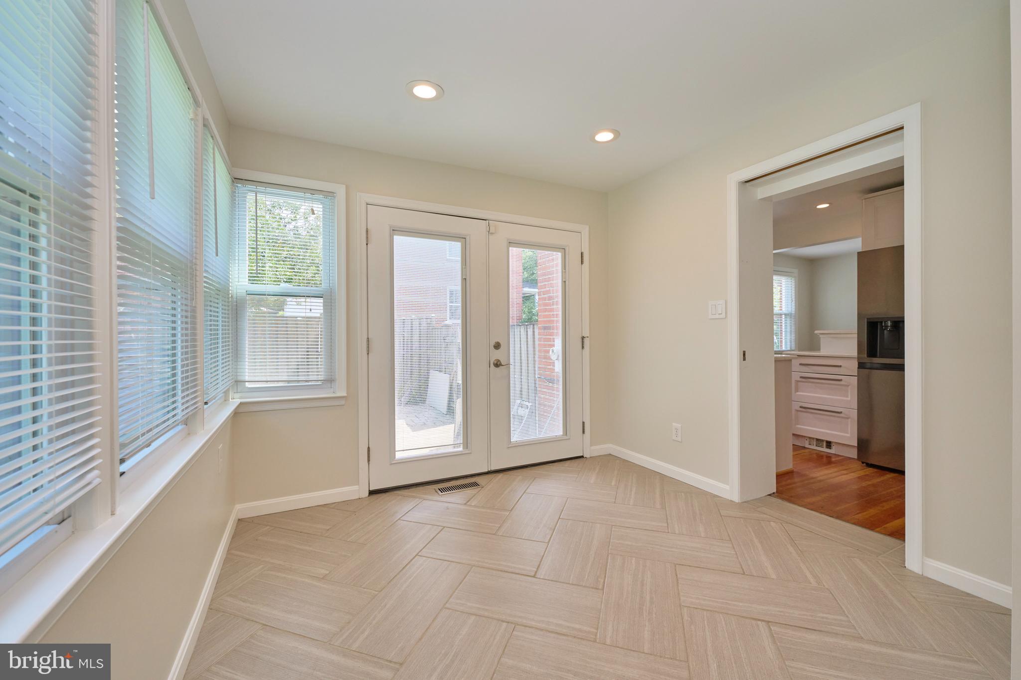 GLEBE MANOR - Residential Lease