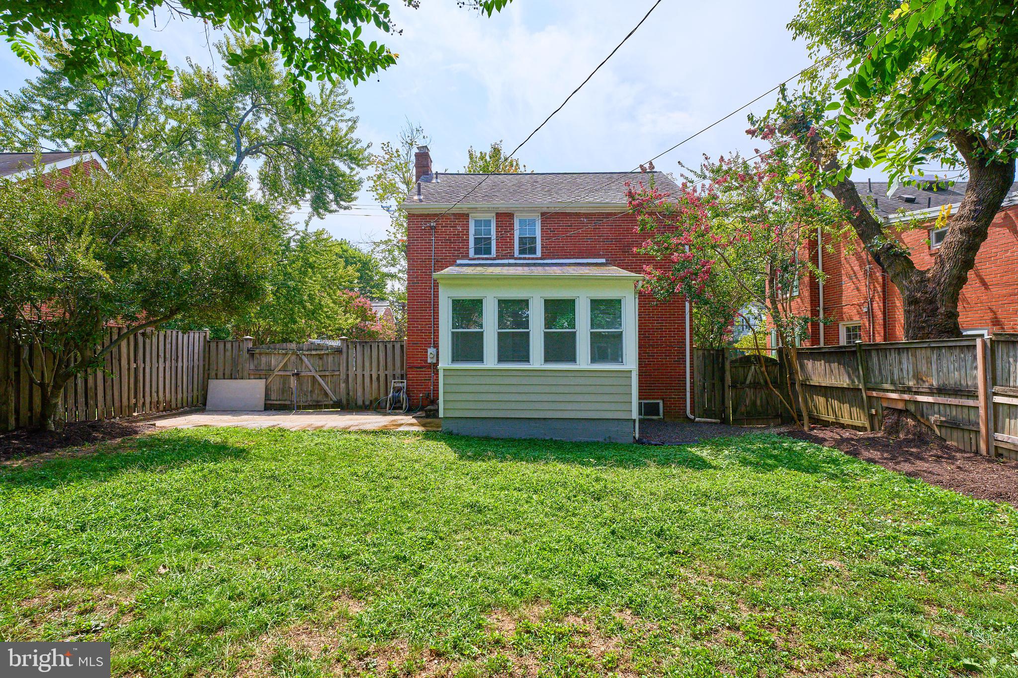 GLEBE MANOR - Residential Lease