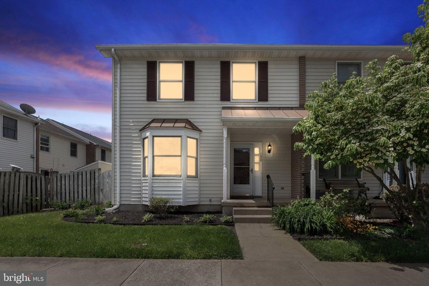 ✨ Bright, Spacious & Move-In Ready – End Unit Townhome with Outdoor Charm!

Step into comfort and convenience in this light-filled end unit townhouse that offers smart space and stylish touches throughout. The entire home has fresh paint and new carpet on the second level.

The main level welcomes you with a dedicated dining area just off the entry, flowing into a refreshed galley kitchen with stainless steel appliances. At the back of the home, a spacious family room stretches across the entire width—perfect for relaxing or entertaining. Step outside to a private deck and patio, all within a fully fenced yard that offers low-maintenance outdoor living with just the right amount of charm.

Upstairs, retreat to a generous primary suite with a large closet and ensuite bath, taking up the full width of the home. Two additional bedrooms and a full hall bath offer flexibility for guests, a home office, or creative space. With multiple storage closets on the upper level, everything has its place.

🌟 As an end unit, you’ll enjoy extra light, added privacy, and standout curb appeal—all in a layout that simply works.