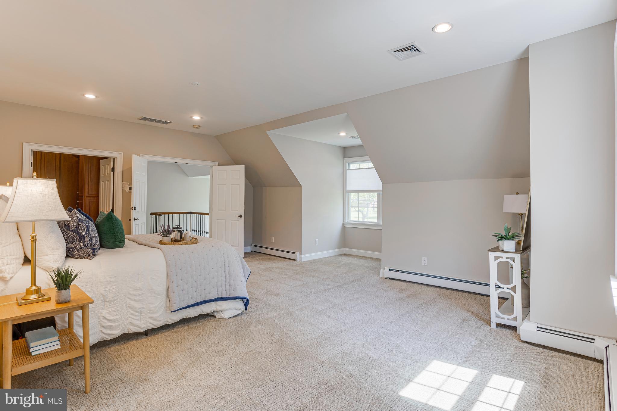 RADNOR HUNT - Residential