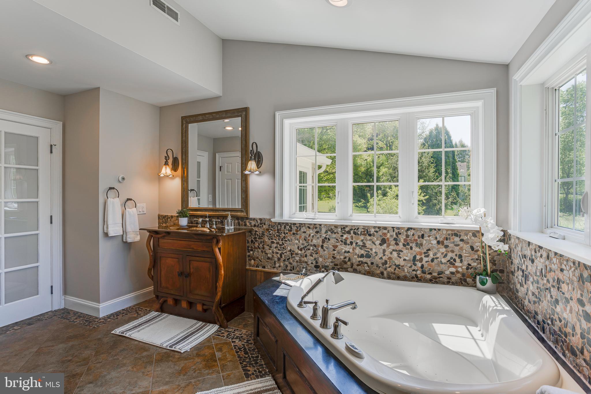 RADNOR HUNT - Residential