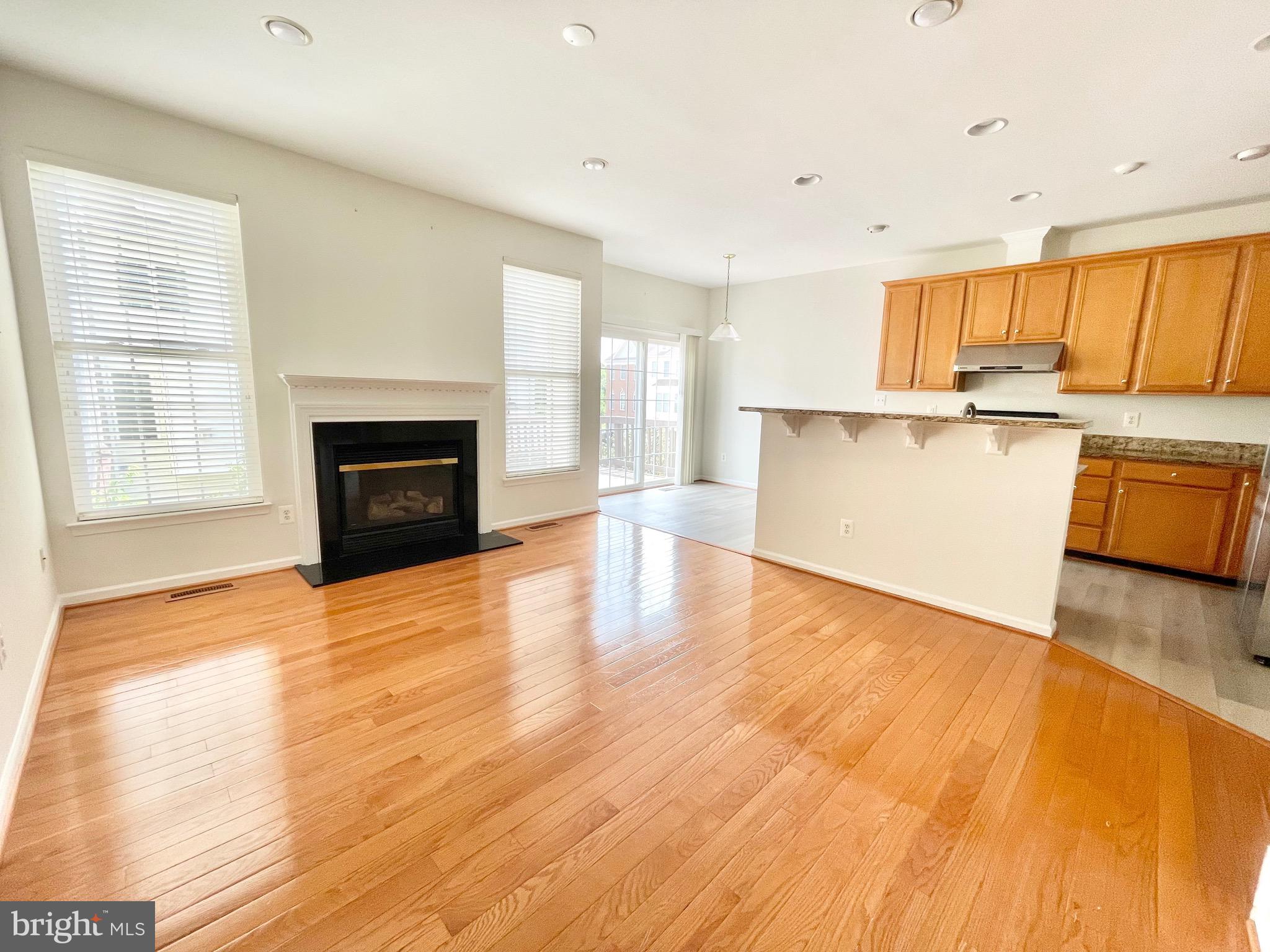 SOUTH RIDING - Residential Lease