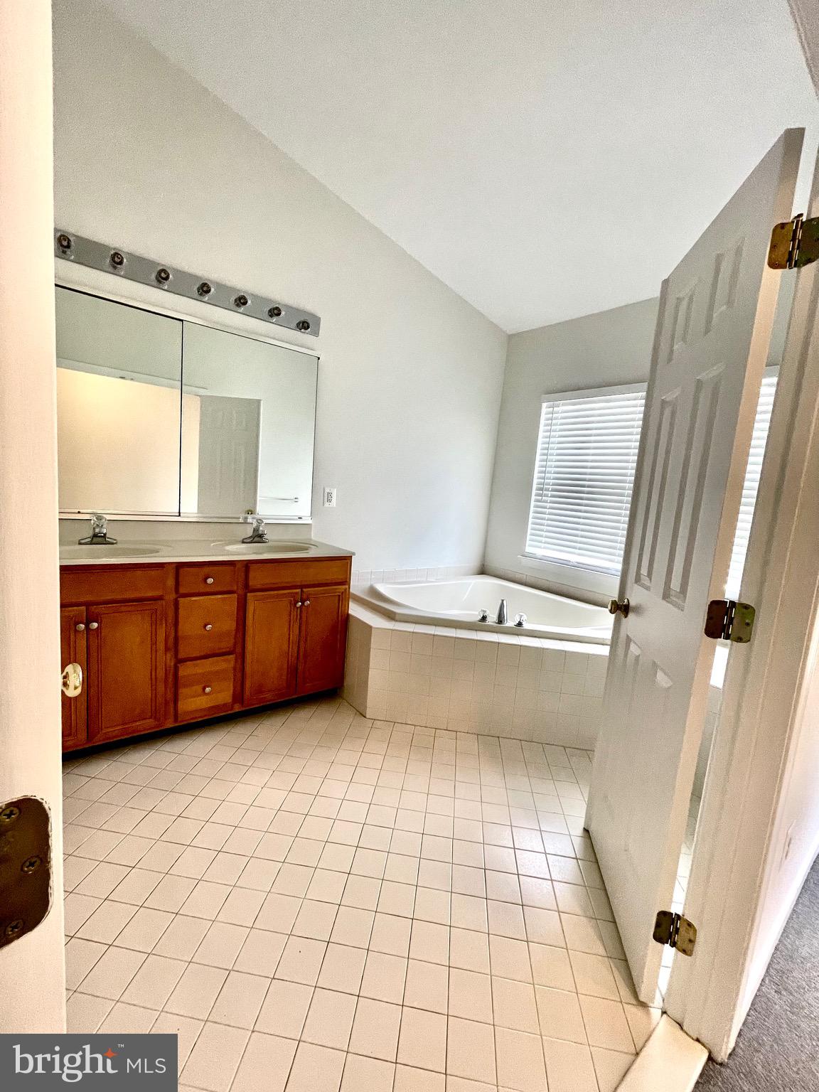 SOUTH RIDING - Residential Lease