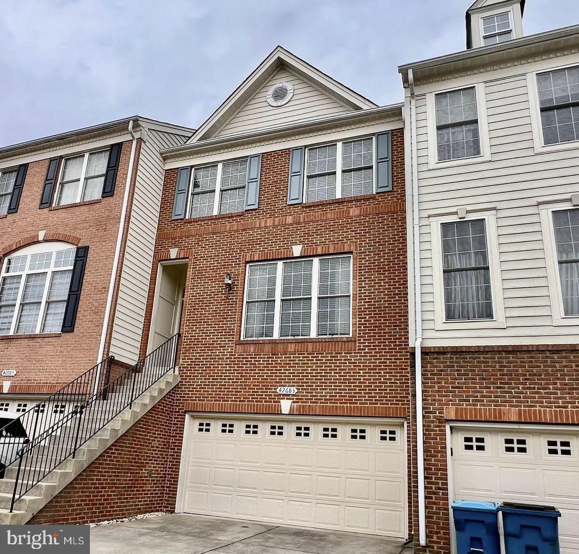 SOUTH RIDING - Residential Lease