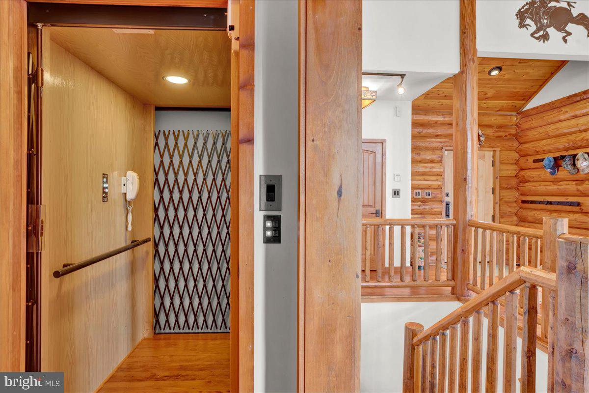 EAGLE ROCK RESORT - Residential