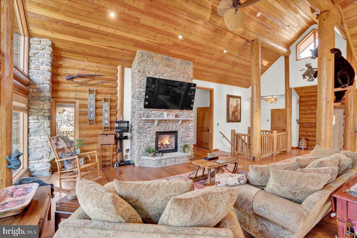 EAGLE ROCK RESORT - Residential