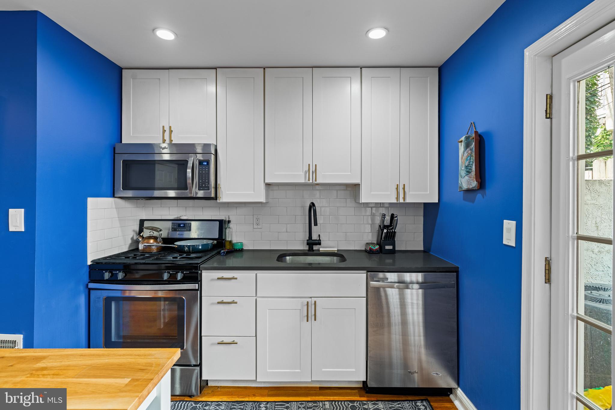 DICKINSON NARROWS - Residential