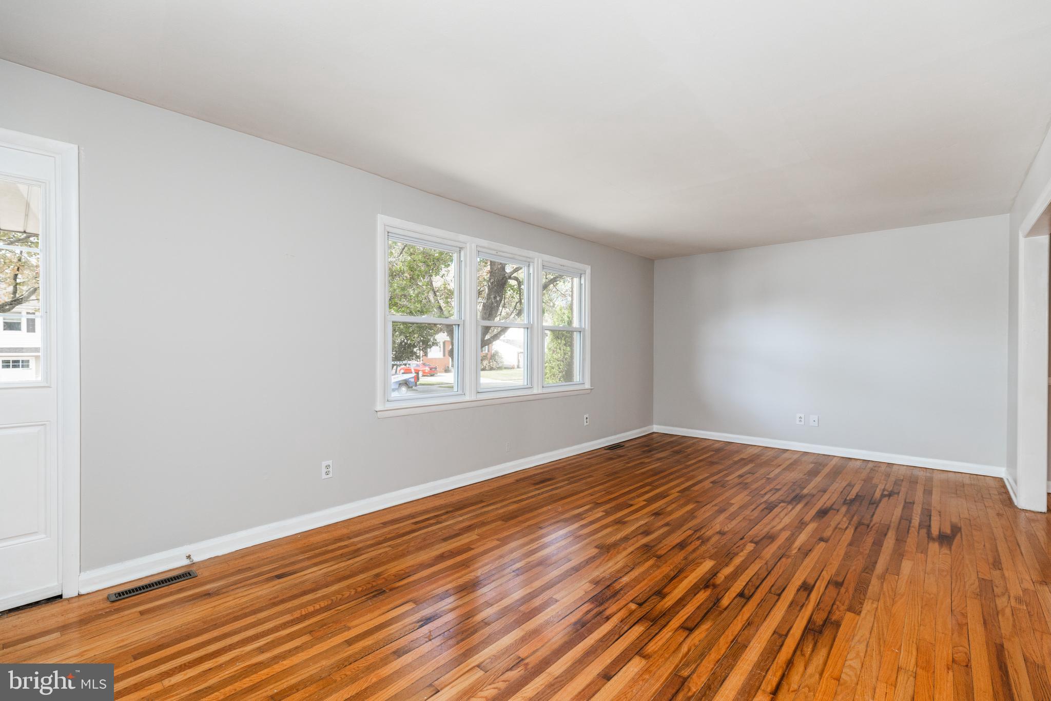 2816 W OAKLAND DRIVE