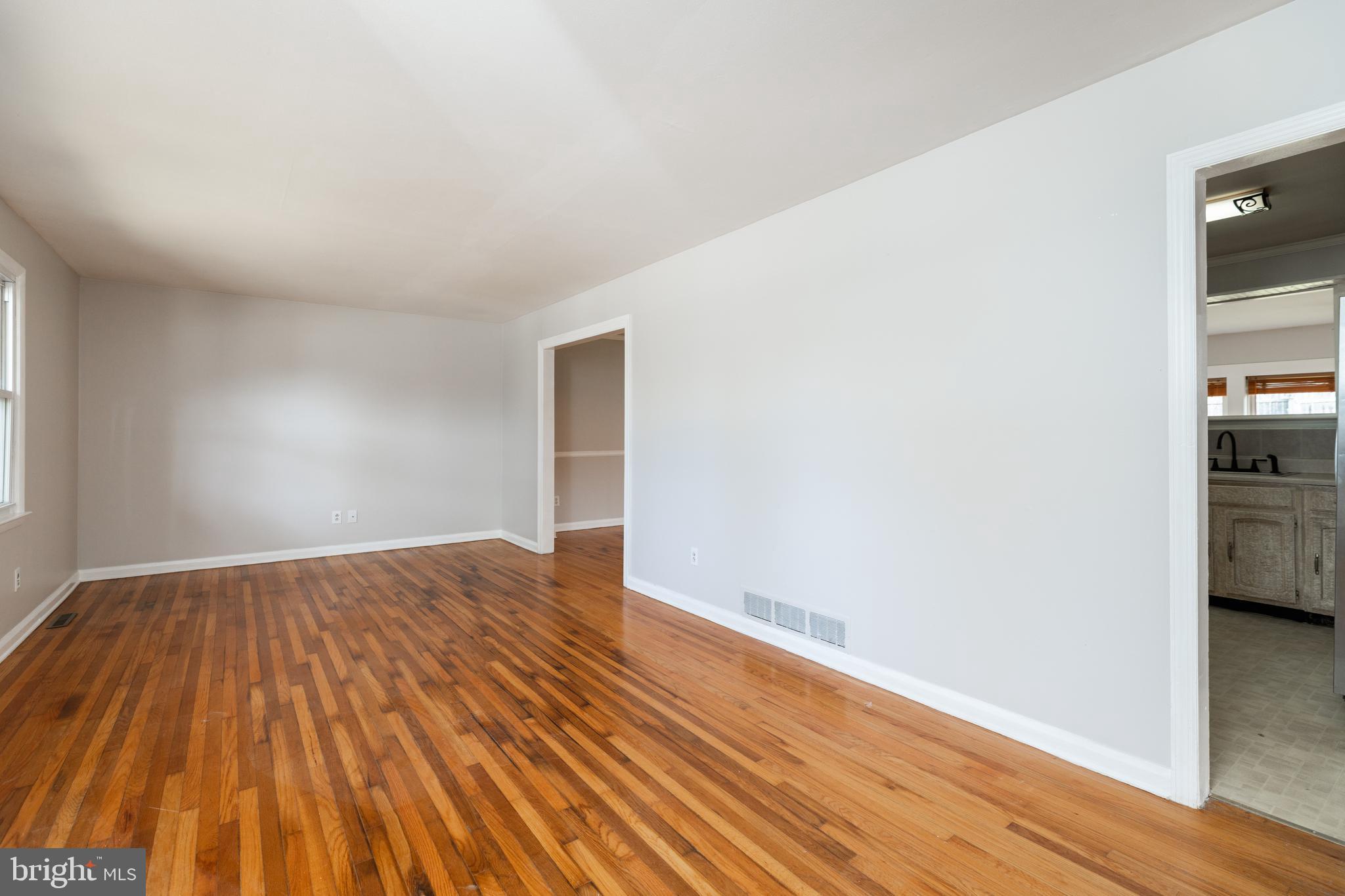 2816 W OAKLAND DRIVE