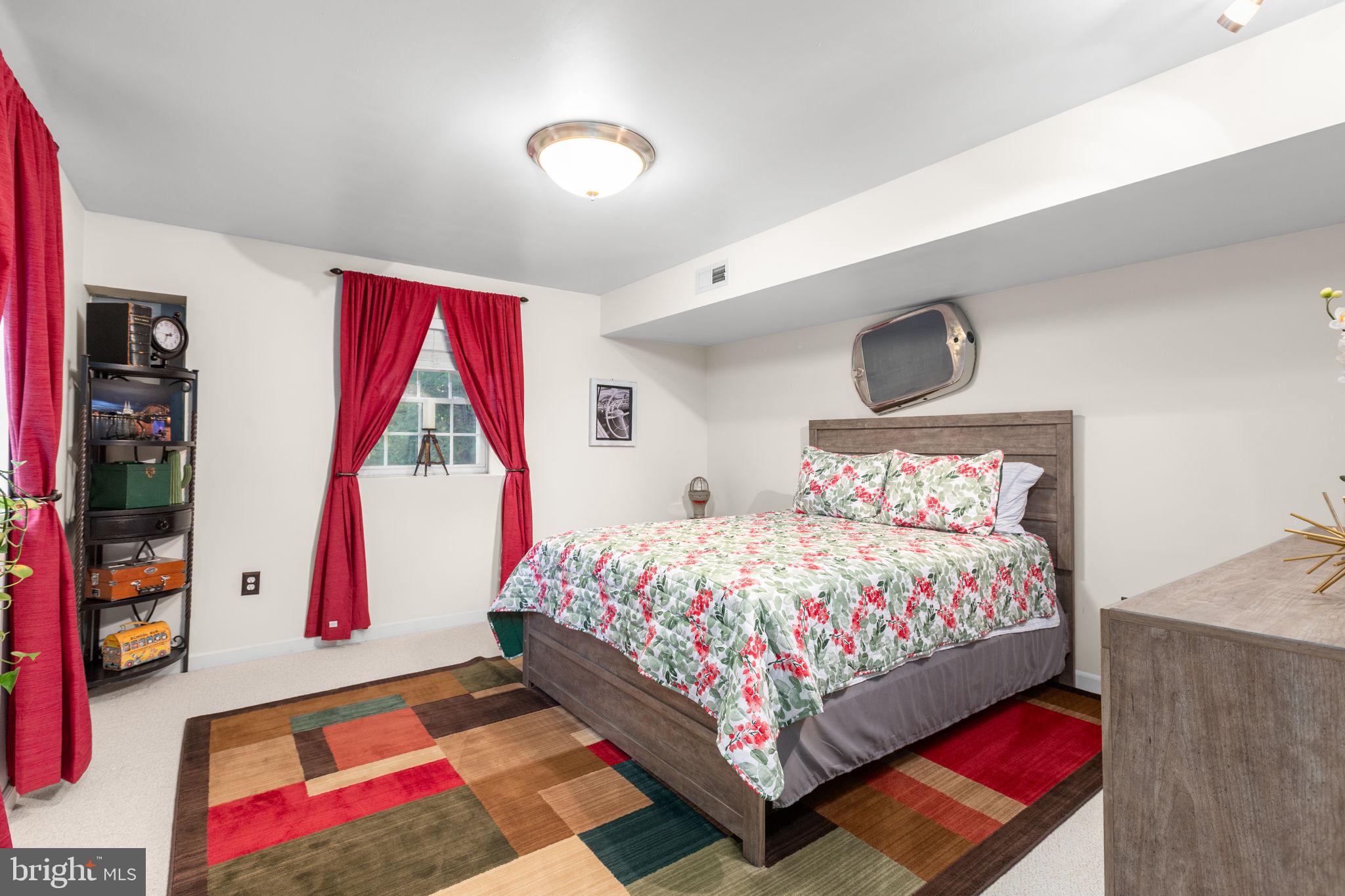 SOUTH WOODS - Residential