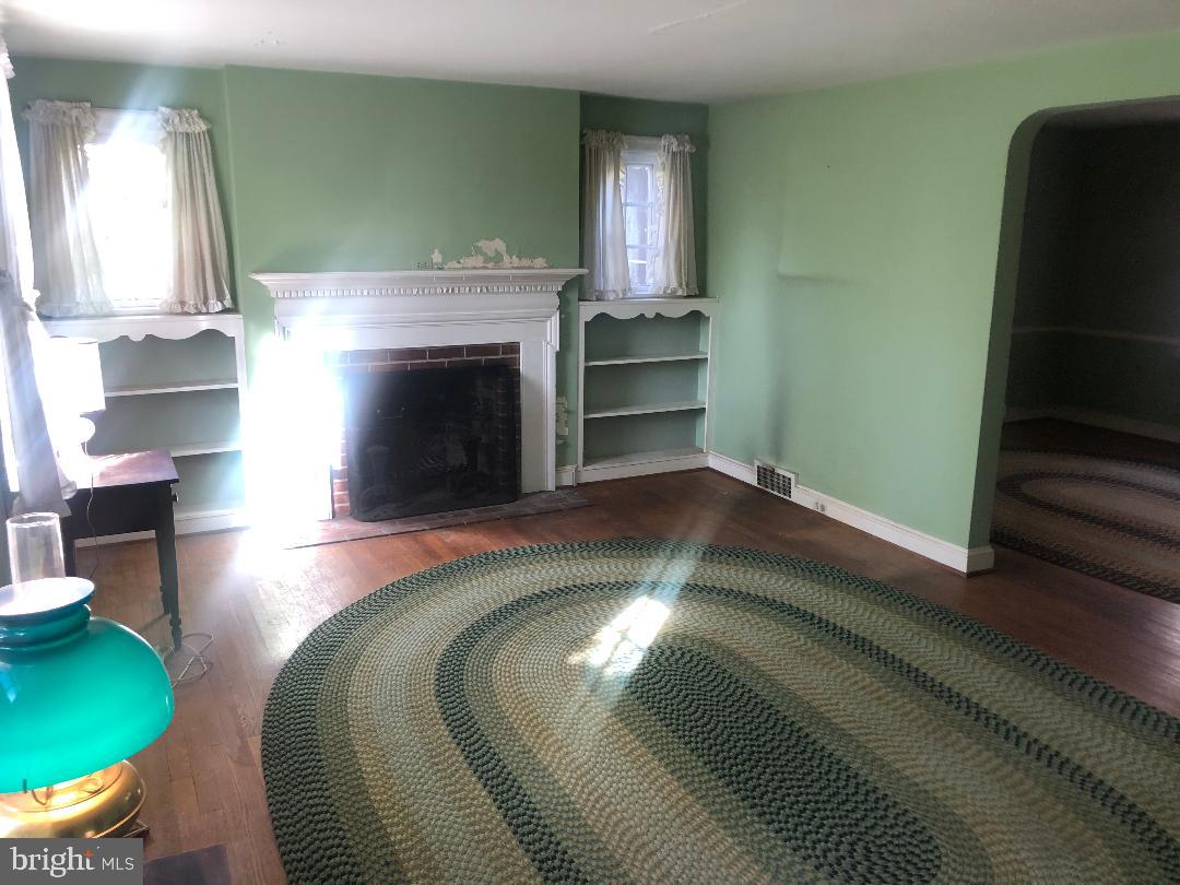 SILVER LAKE MANOR - Residential