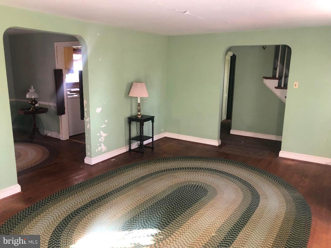 SILVER LAKE MANOR - Residential