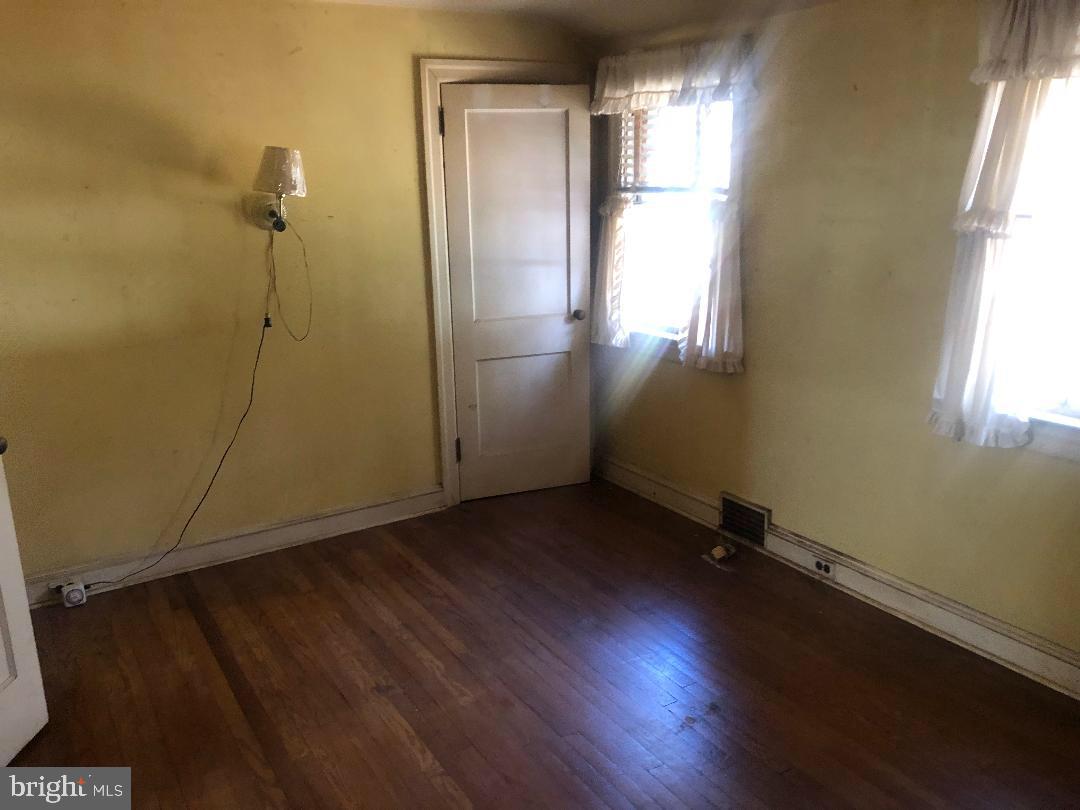 SILVER LAKE MANOR - Residential