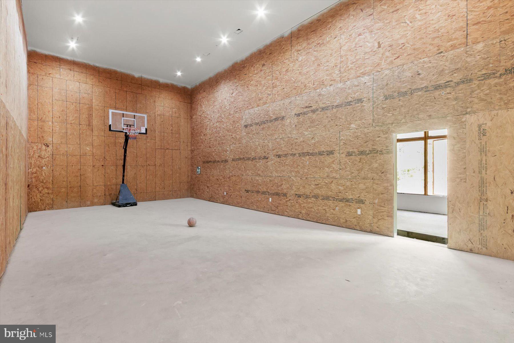 ANTON NORTH - Residential