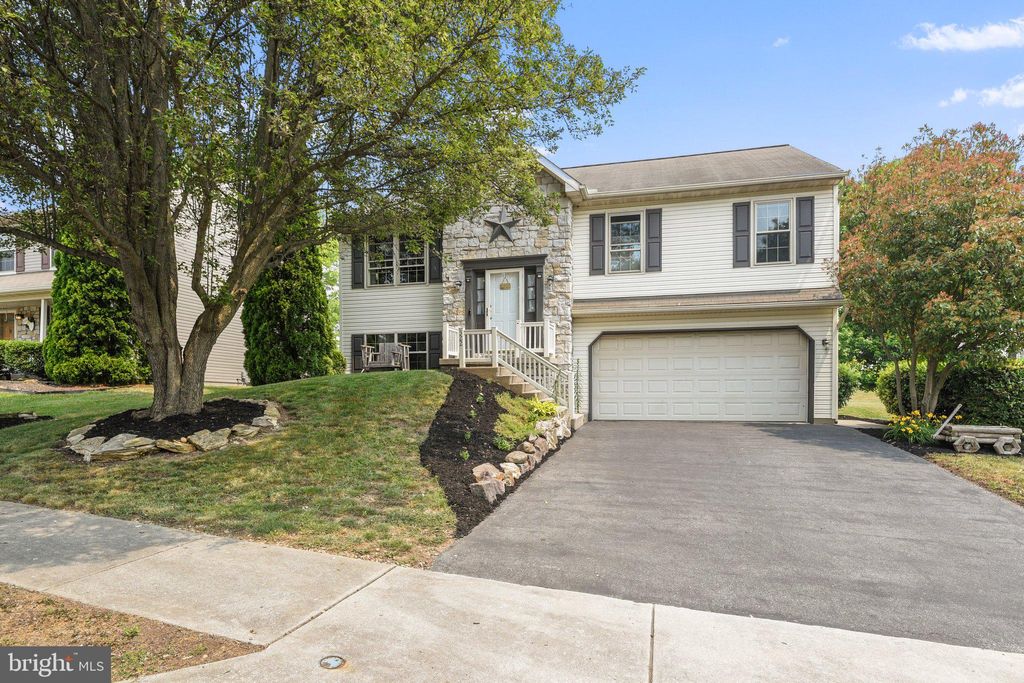 Photo of 322 AMANDA CT, MARIETTA, PA 17547 (MLS # PALA2036046)