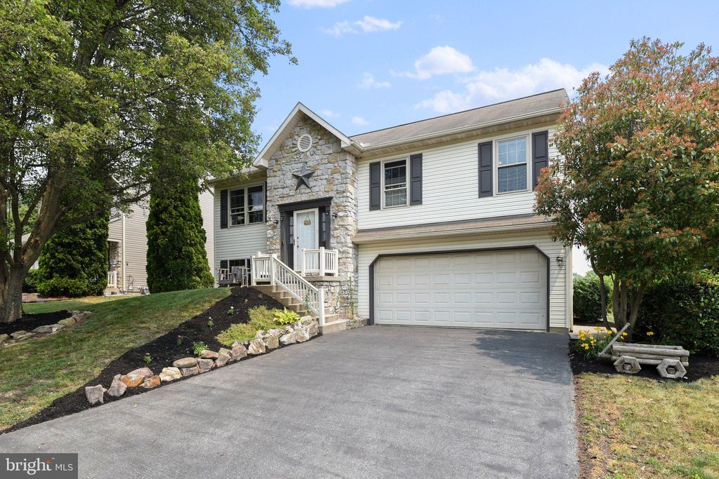 Photo of 322 AMANDA CT, MARIETTA, PA 17547 (MLS # PALA2036046)