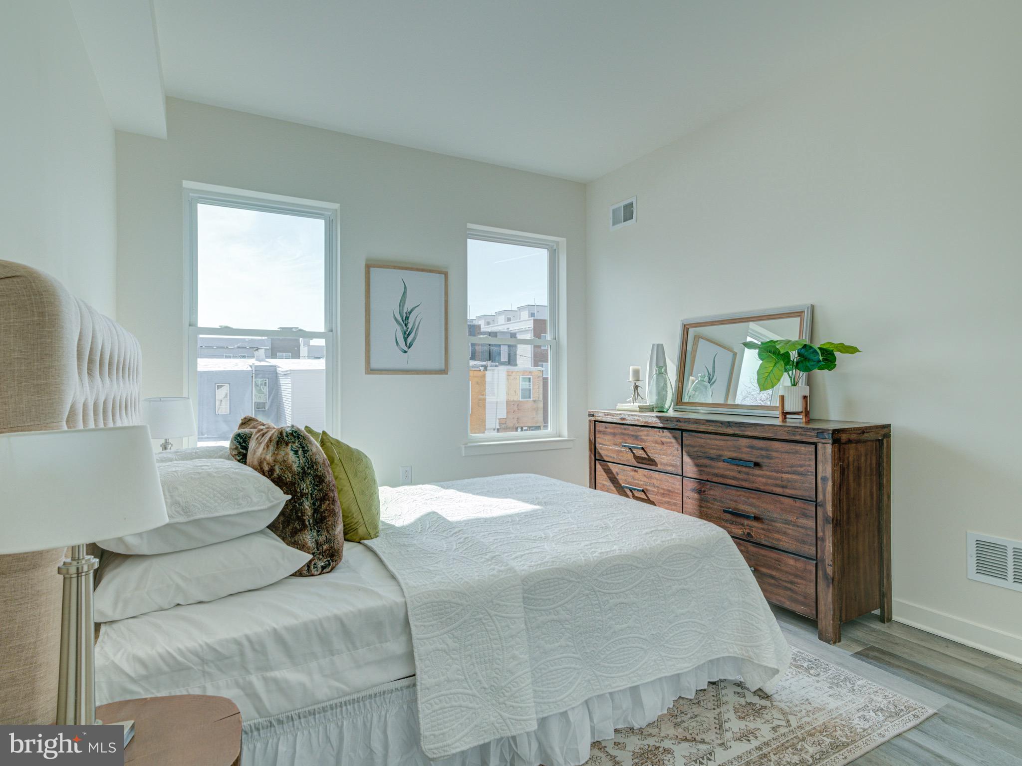 PORT RICHMOND - Residential