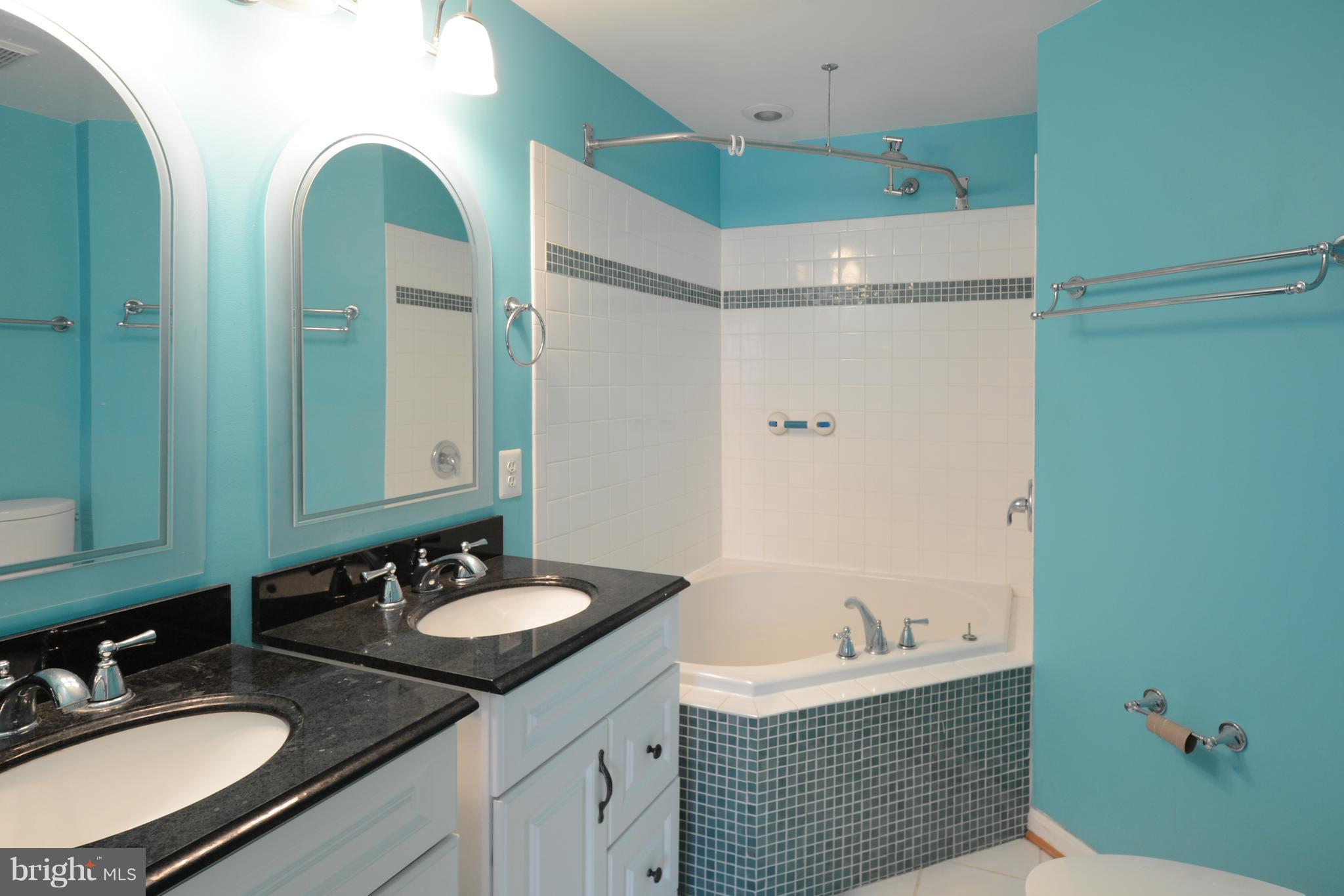 GREENWICH HILL - Residential