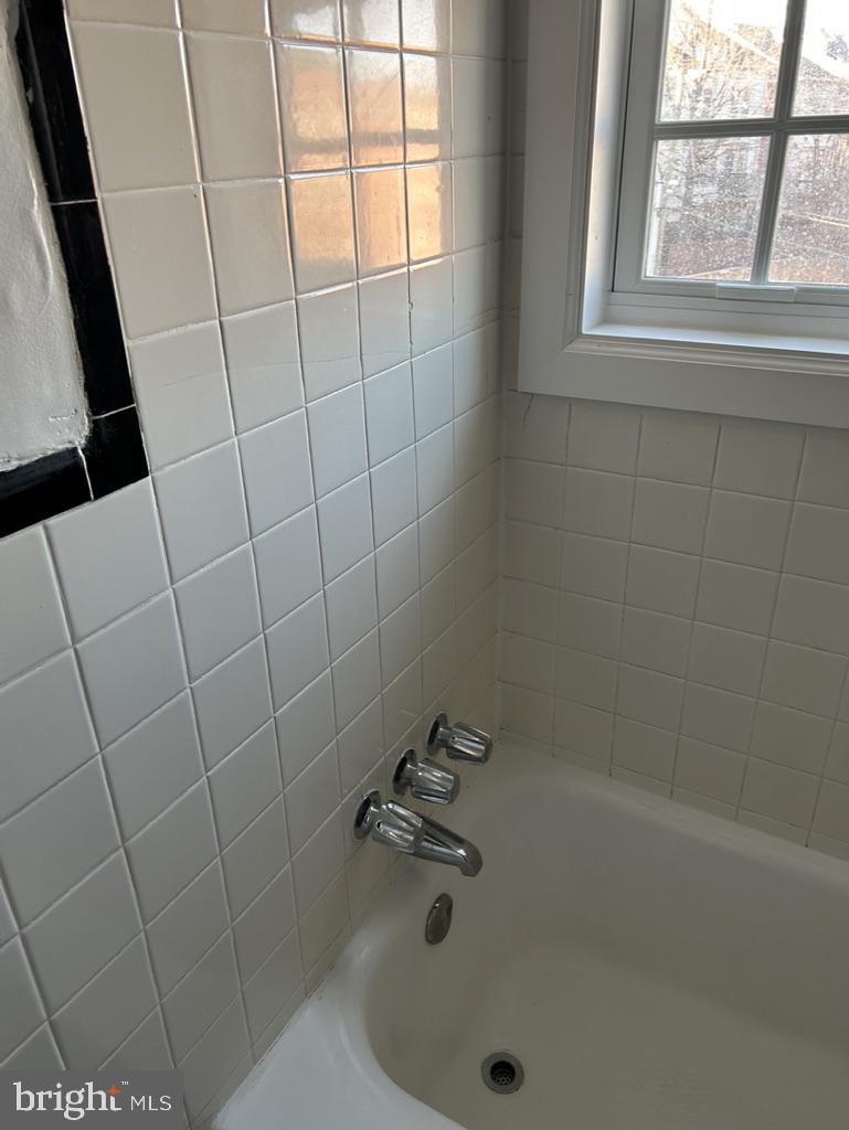 POTOWMACK CROSSING - Residential Lease