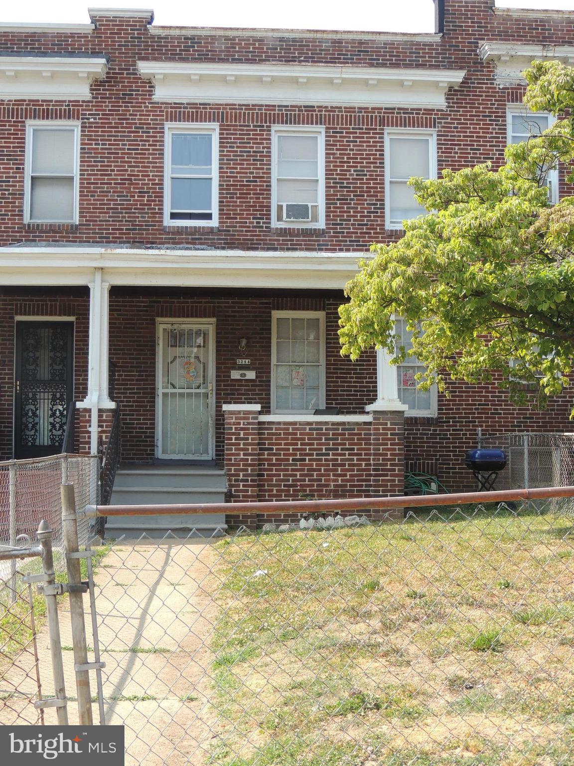 Calling all buy and hold investors! This is a great opportunity to buy a plug and play rental with a tenant already in place. This owner is getting market rent and the tenant wants to stay. This property has been well maintained by the owner and has no issues. Recently renovated bathroom, new heating system and all city codes met for a rental. Don't miss out on this opportunity.