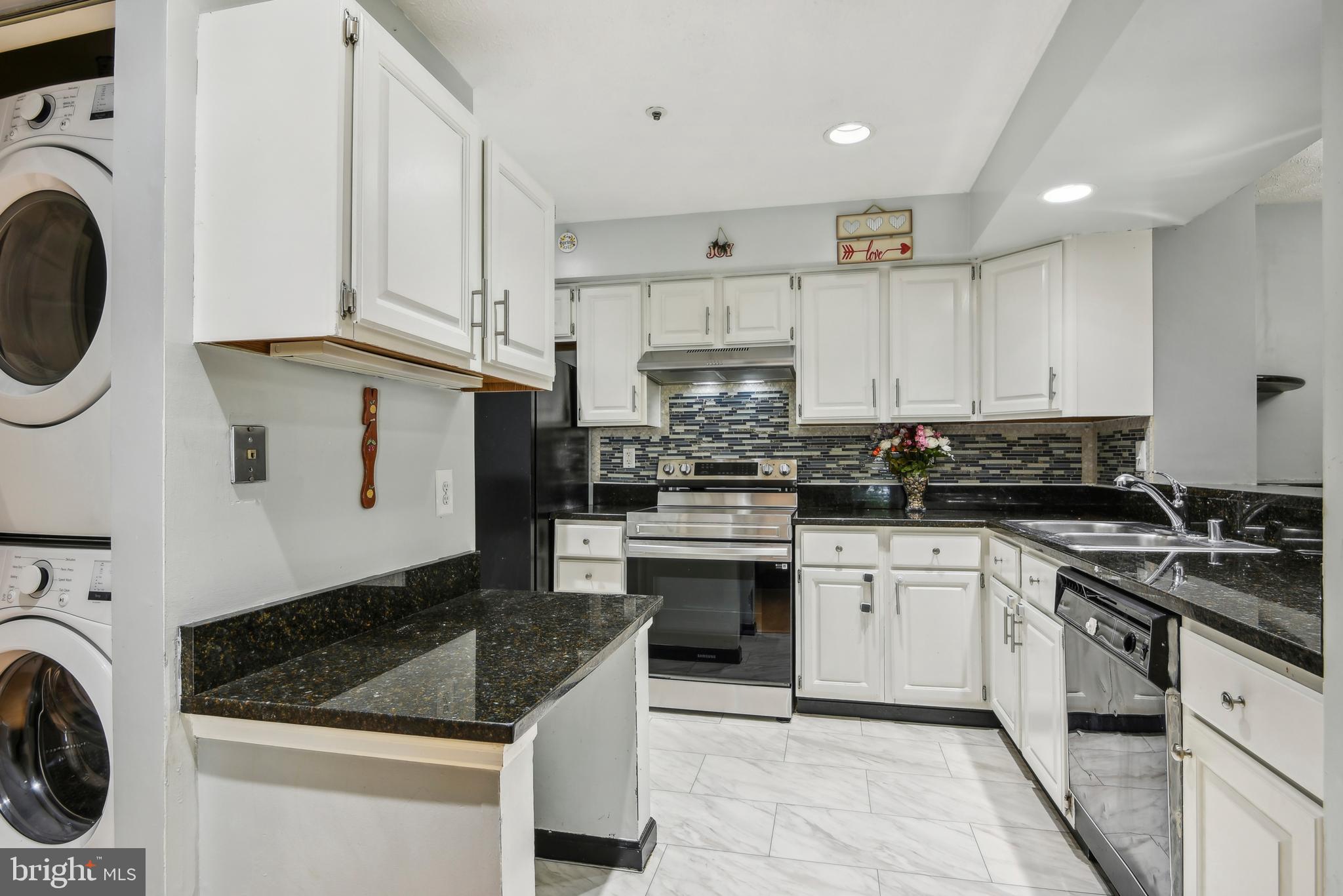 WATERS EDGE AT NORTH LAKE - Residential