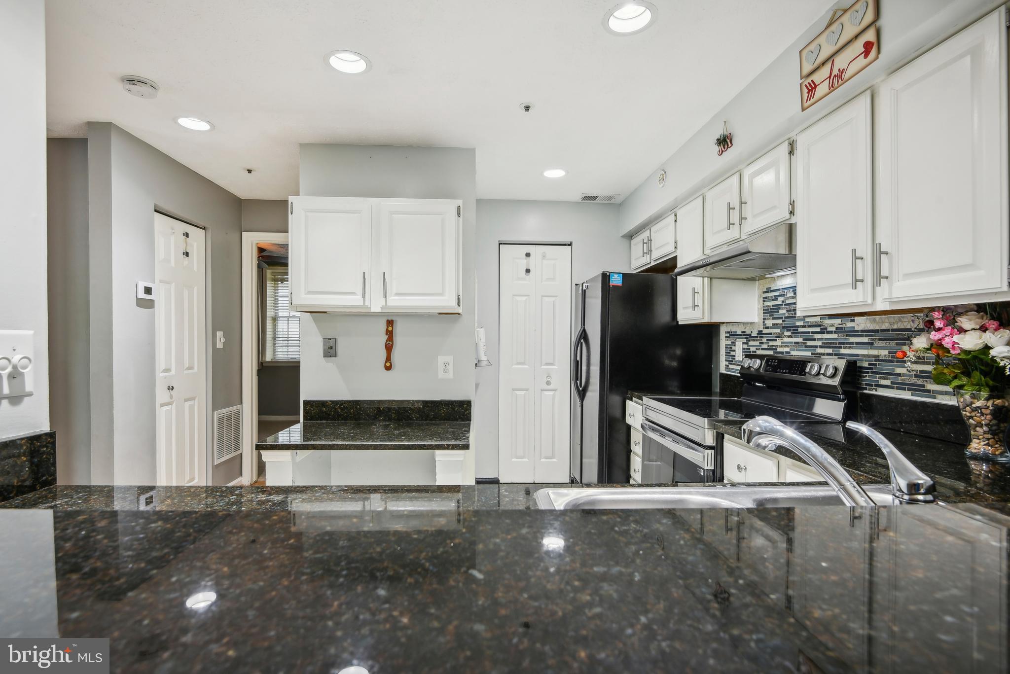 WATERS EDGE AT NORTH LAKE - Residential