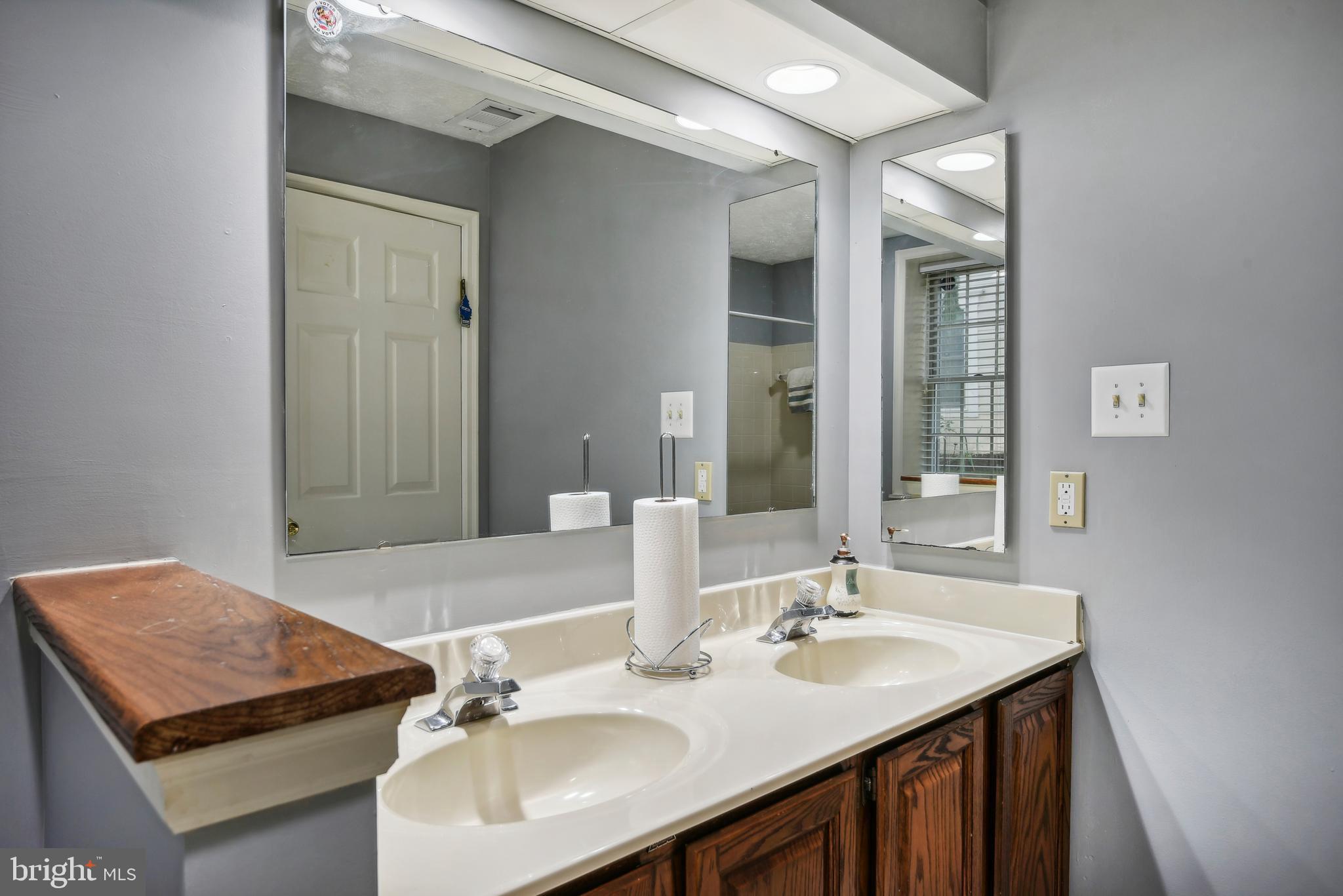 WATERS EDGE AT NORTH LAKE - Residential