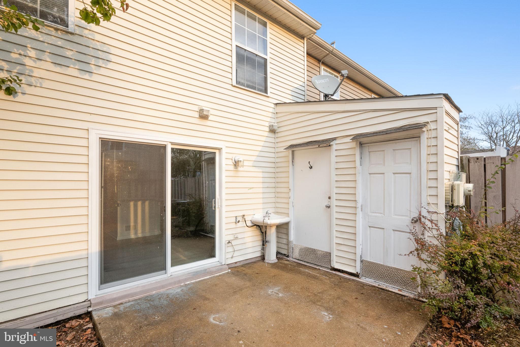 CLINTON PLAZA TOWNHOUSES - Residential