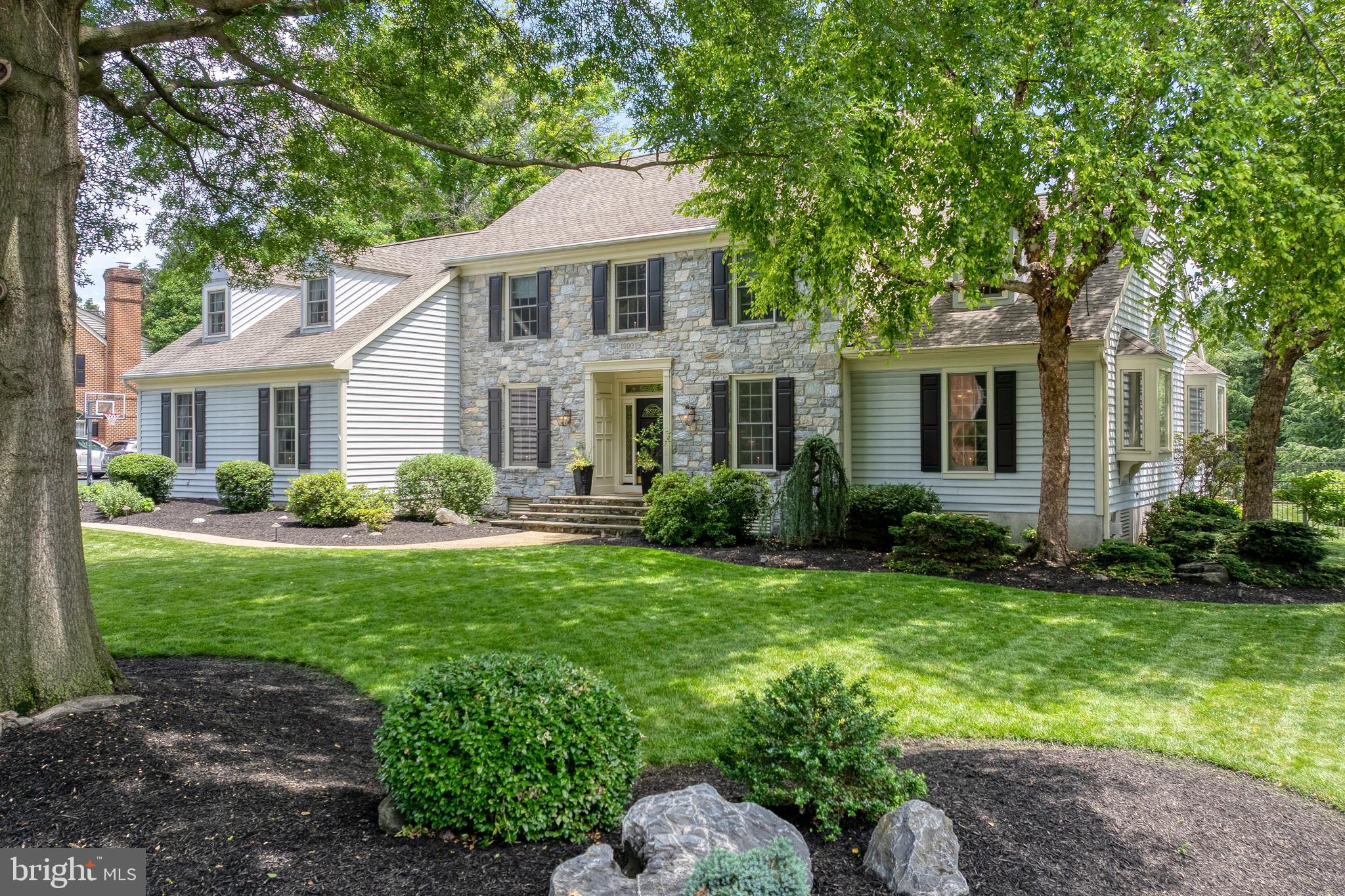 1110 OAKMONT DRIVE