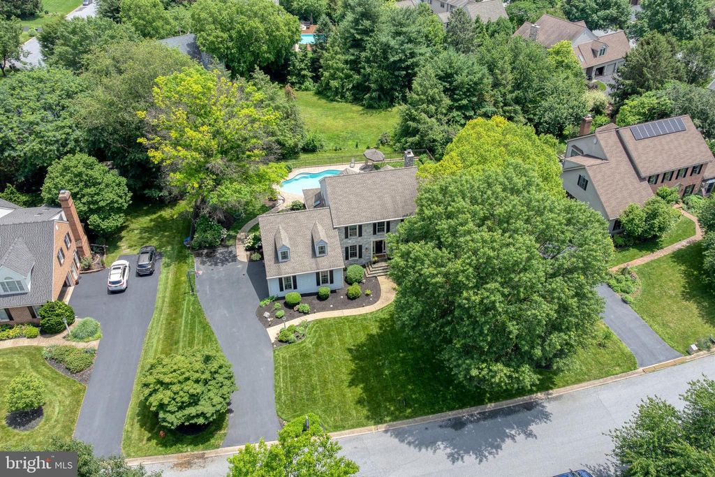 Photo of 1110 Oakmont Drive, LANCASTER, PA 17601 (MLS # PALA2071470)