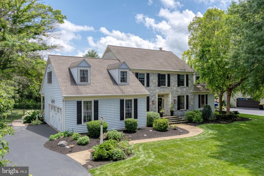 Photo of 1110 Oakmont Drive, LANCASTER, PA 17601 (MLS # PALA2071470)