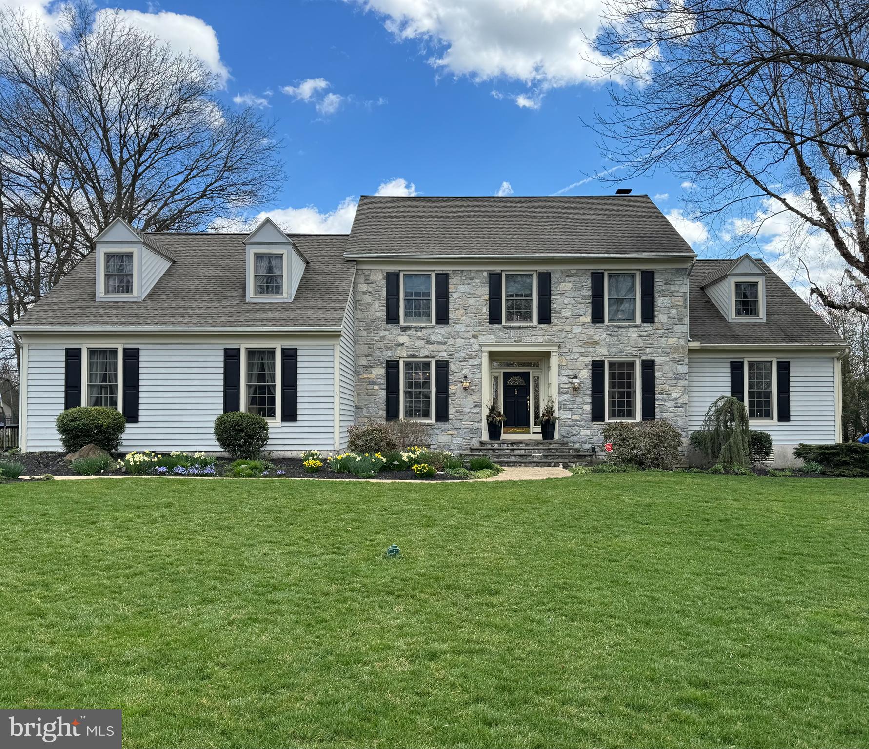 1110 OAKMONT DRIVE