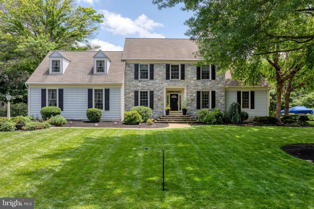 Photo of 1110 Oakmont Drive, LANCASTER, PA 17601 (MLS # PALA2071470)