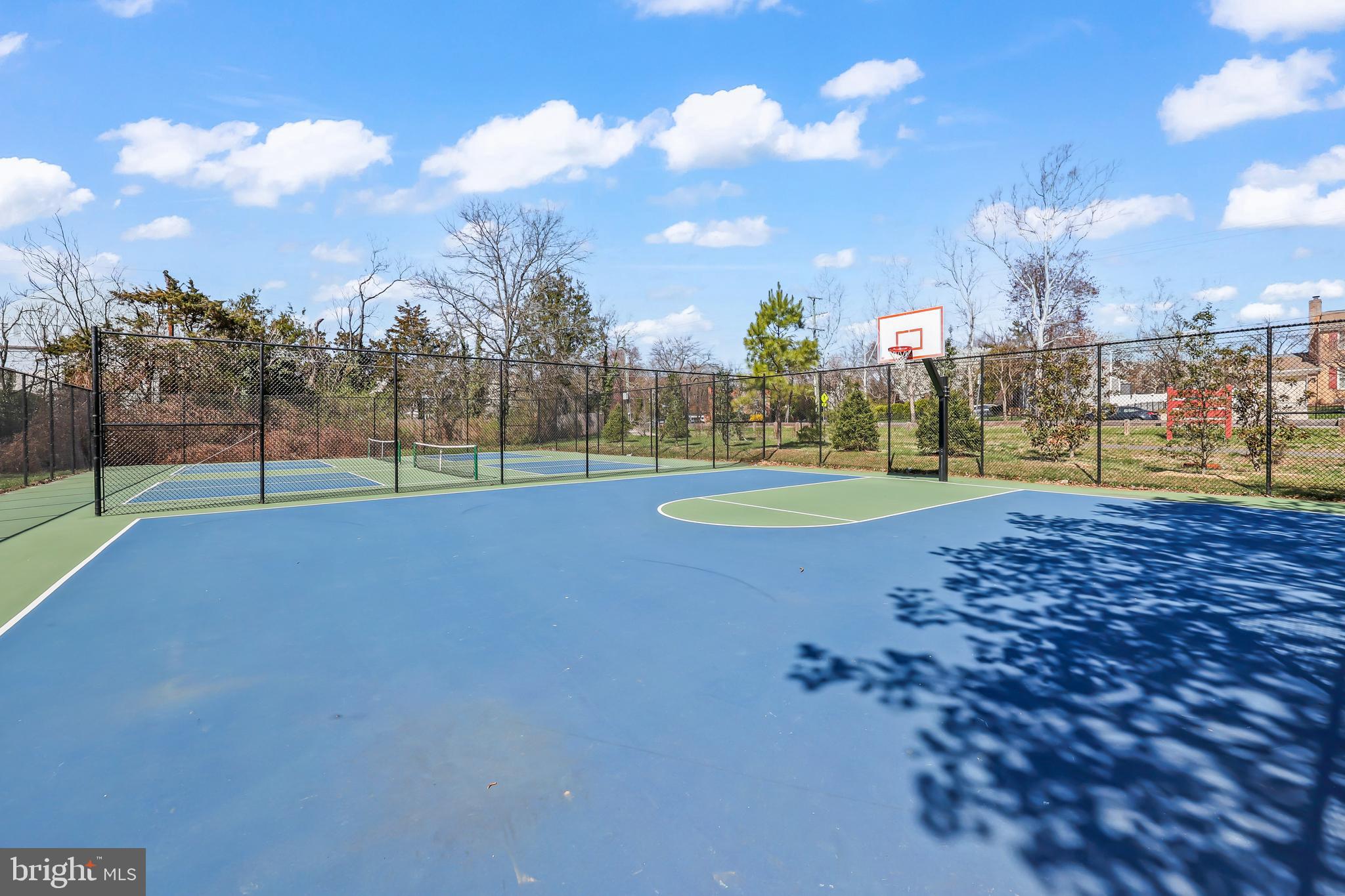 WOODLAKE TOWERS - Residential