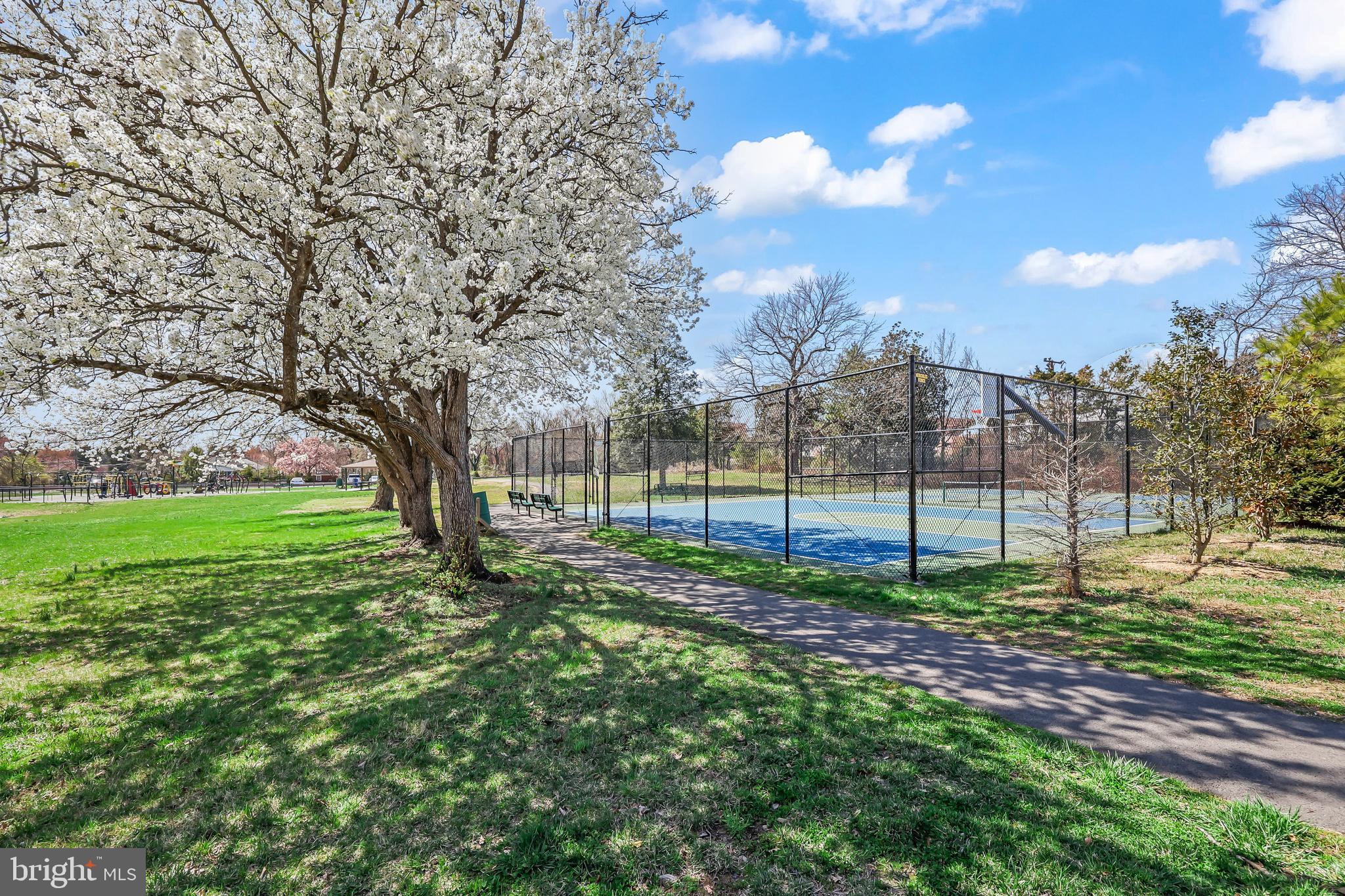 WOODLAKE TOWERS - Residential