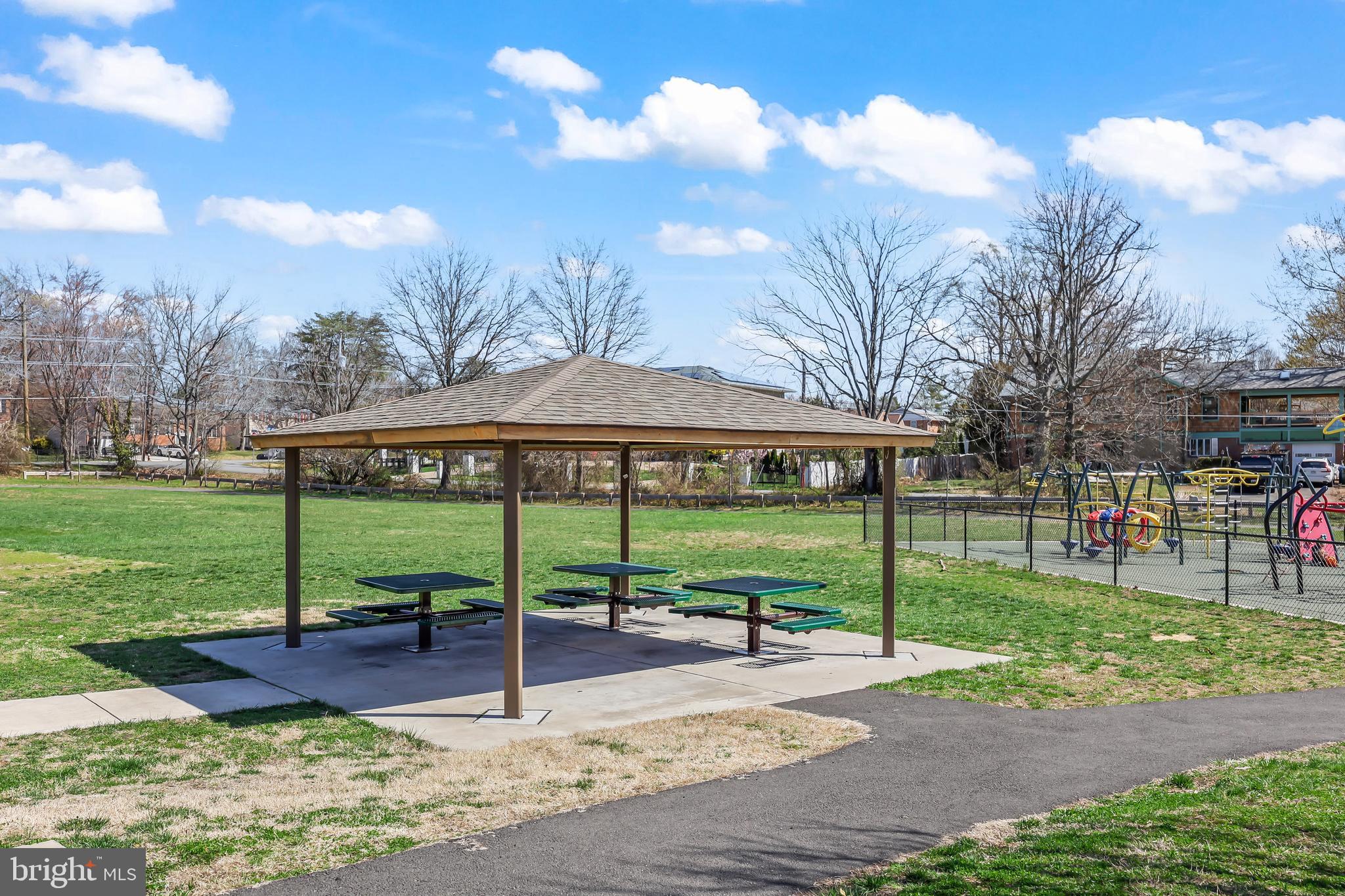 WOODLAKE TOWERS - Residential