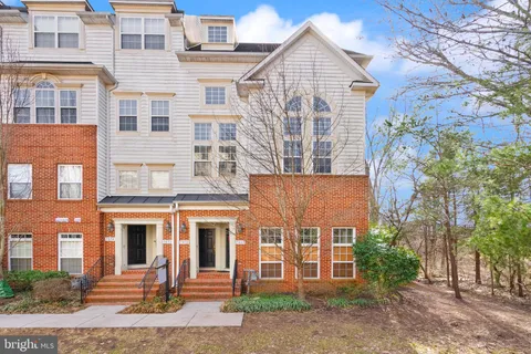 7070 Little Thames Drive Unit 124, Gainesville, VA MLS: VAPW2089414