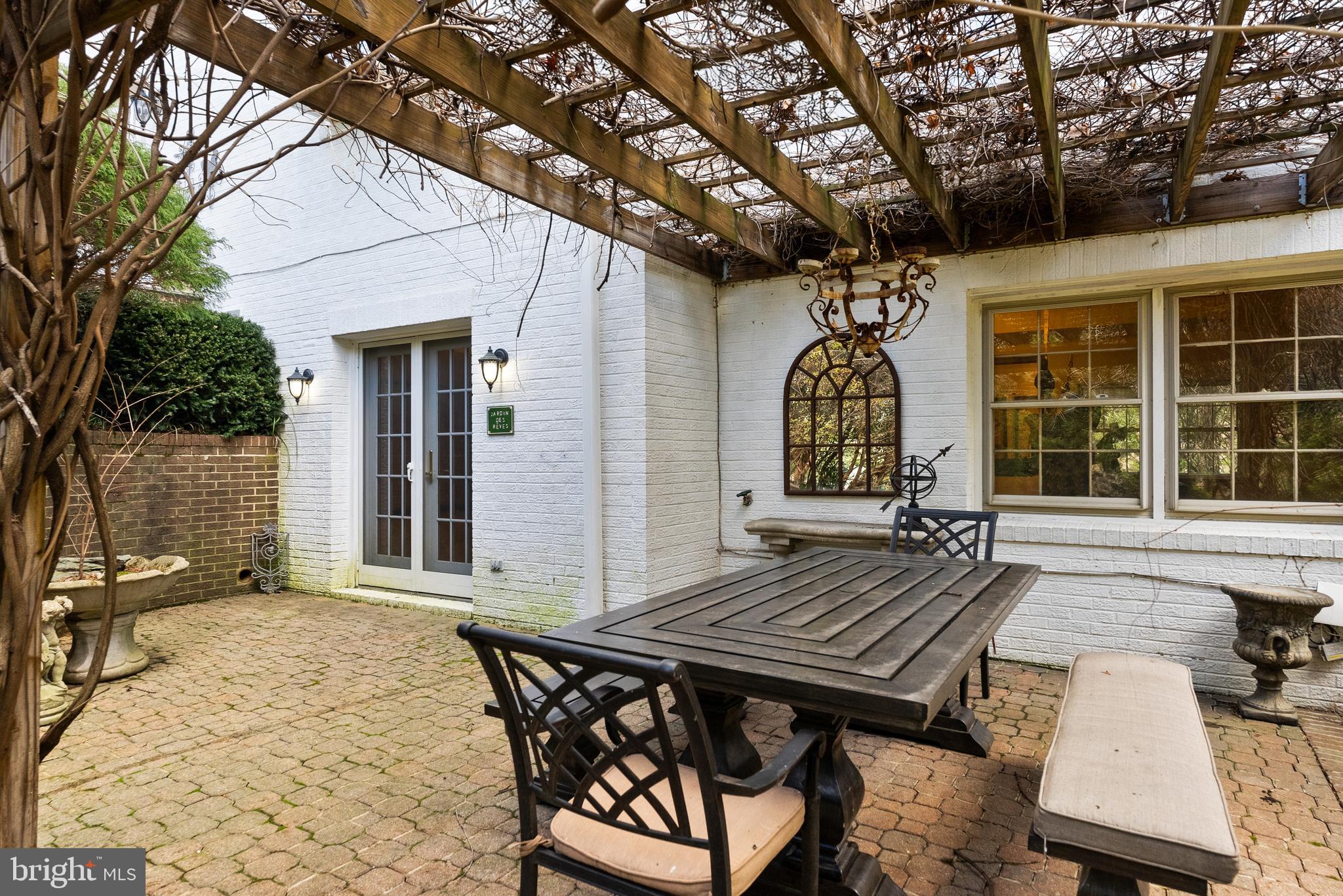 RIVER OAKS - Residential