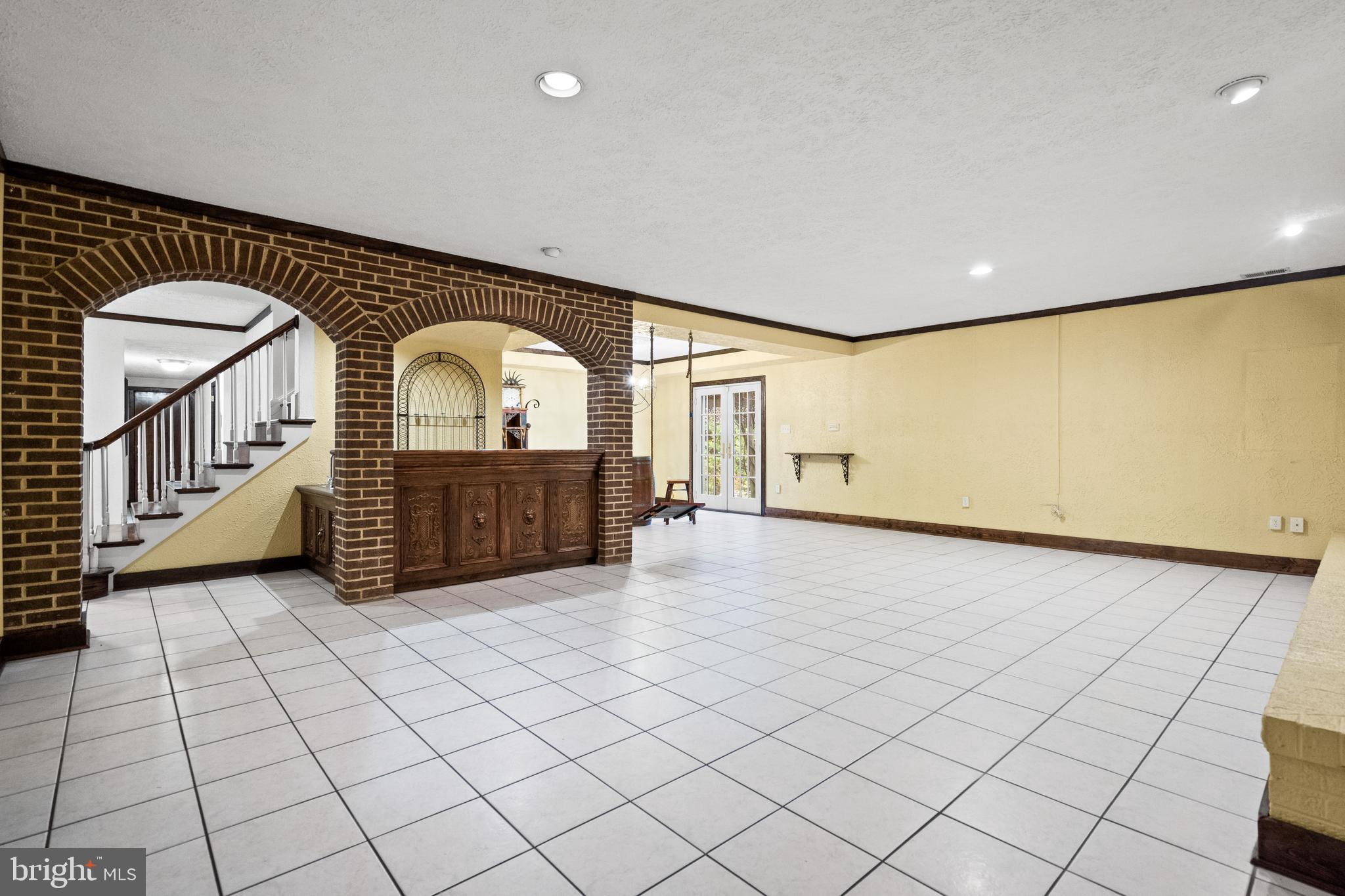 RIVER OAKS - Residential