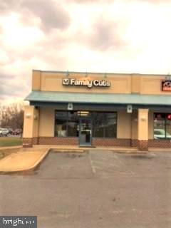 Commercial space in high volume traffic area. Direct access to Interstate and public transportation. Businesses in immediate proximity range from retail to food and entertainment. Large front space and 2 rear storage areas and conference area. 1 bathroom. Available January 1, 2025. Terms of contract negotiable. Make an appointment to see anytime.
