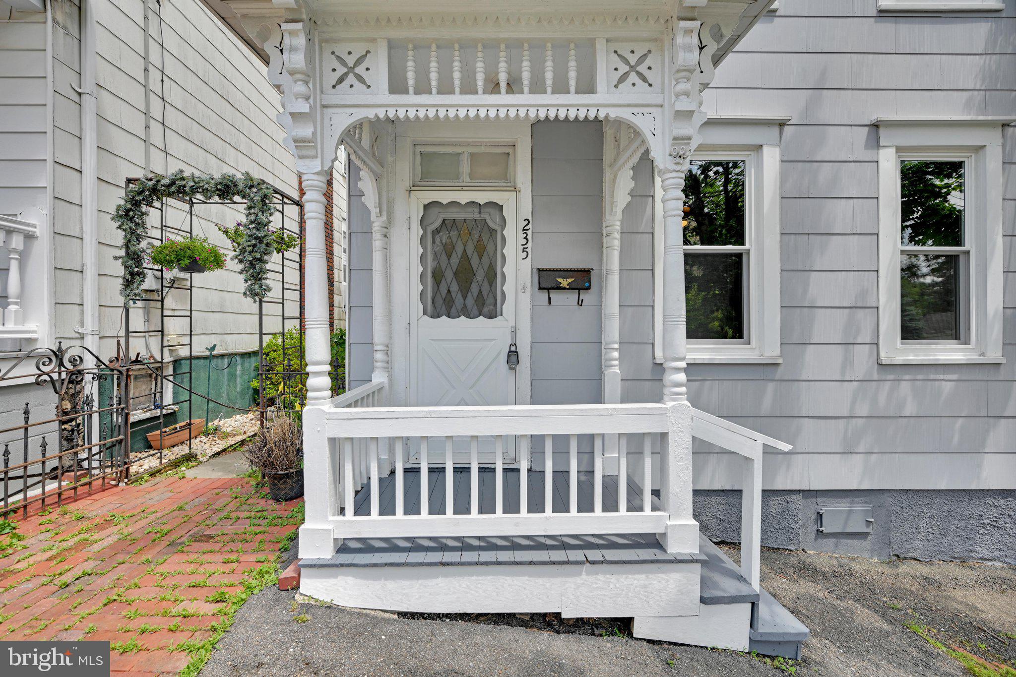235 N LEHIGH STREET