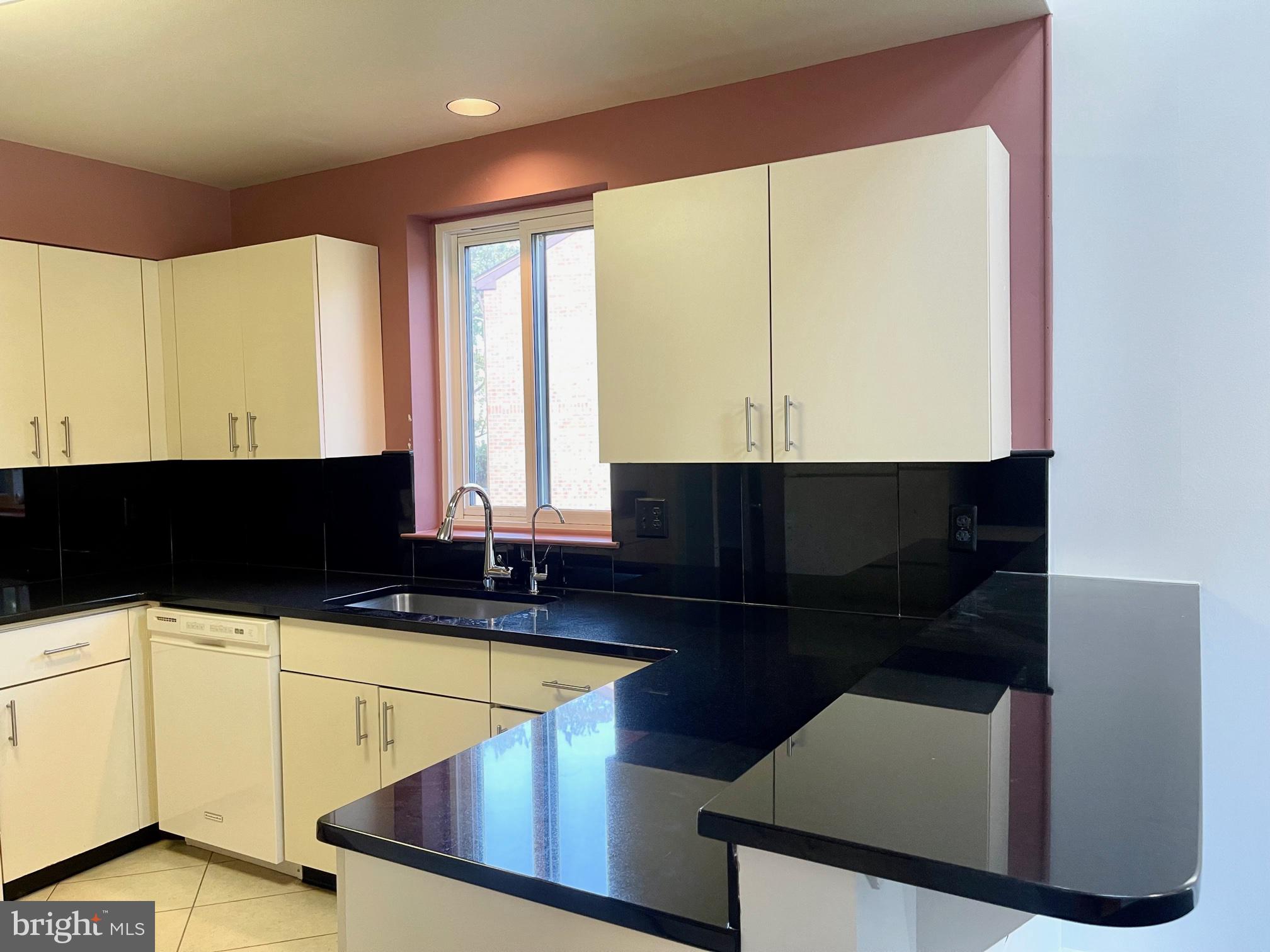 MOUNT WASHINGTON - Residential