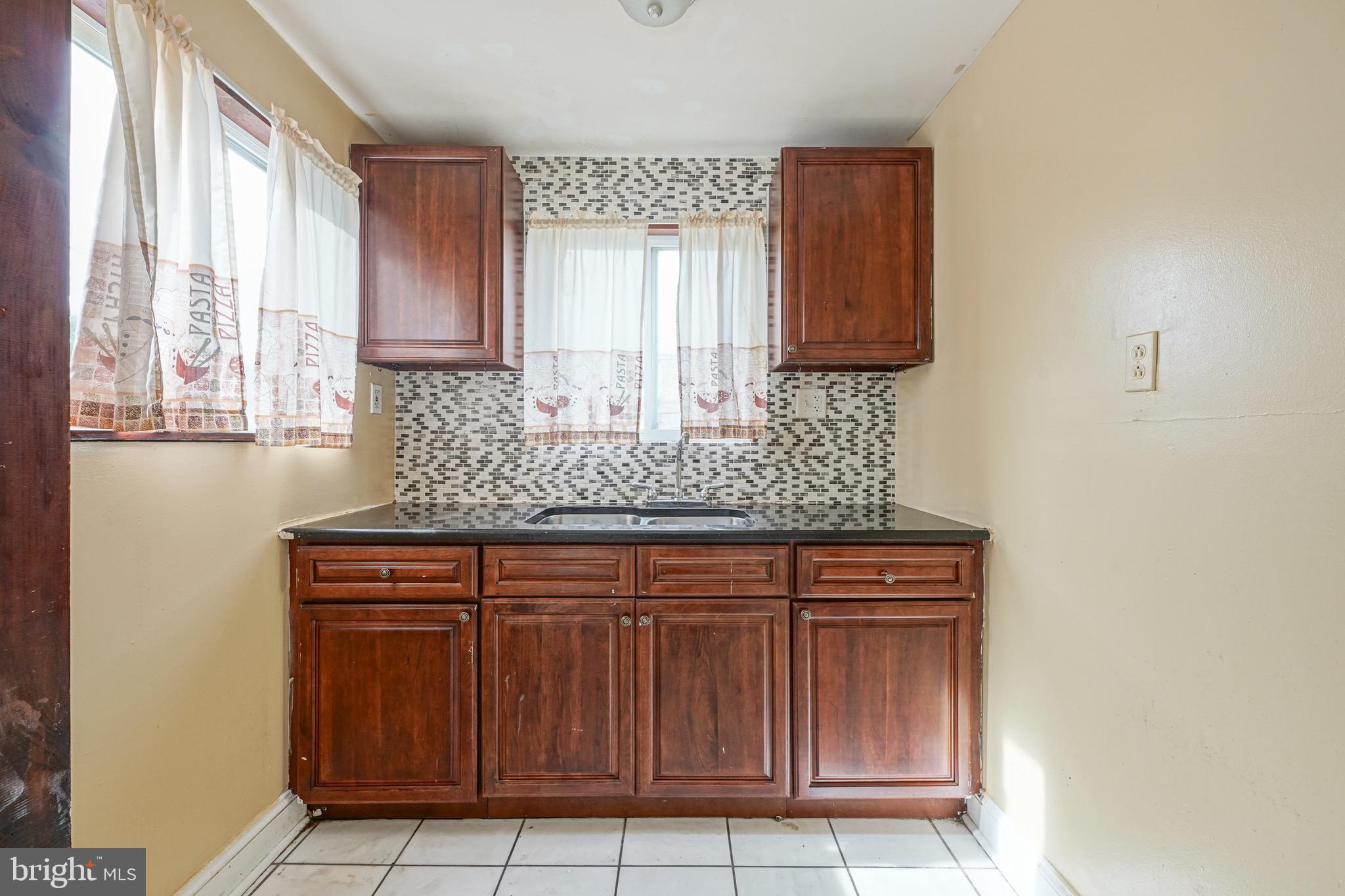 PHILADELPHIA (SOUTHWEST) - Residential