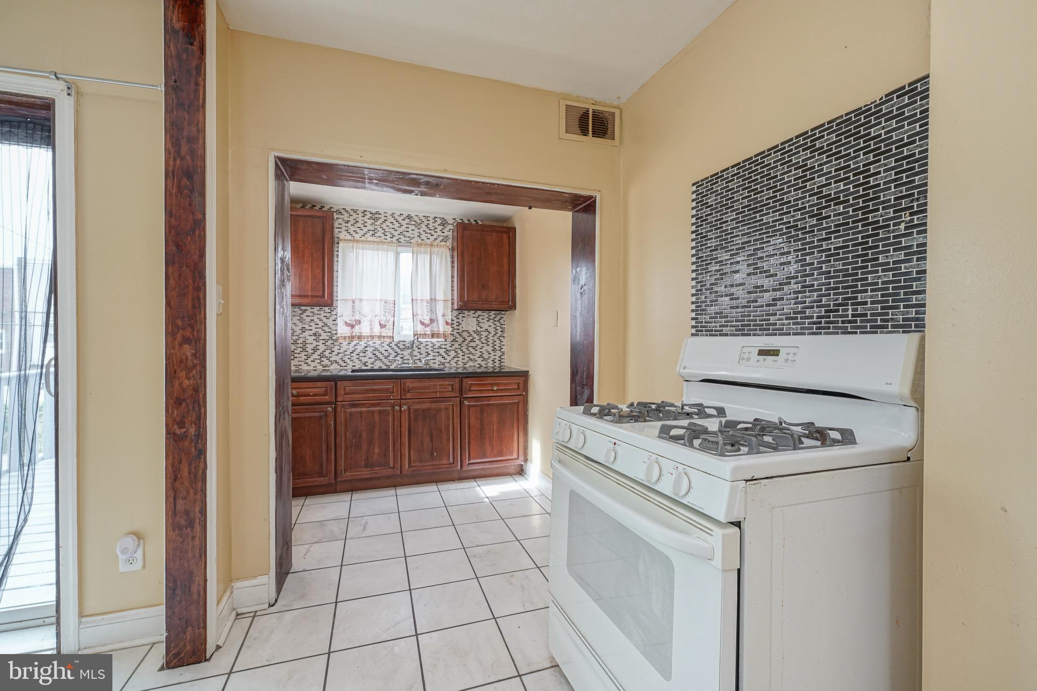 PHILADELPHIA (SOUTHWEST) - Residential