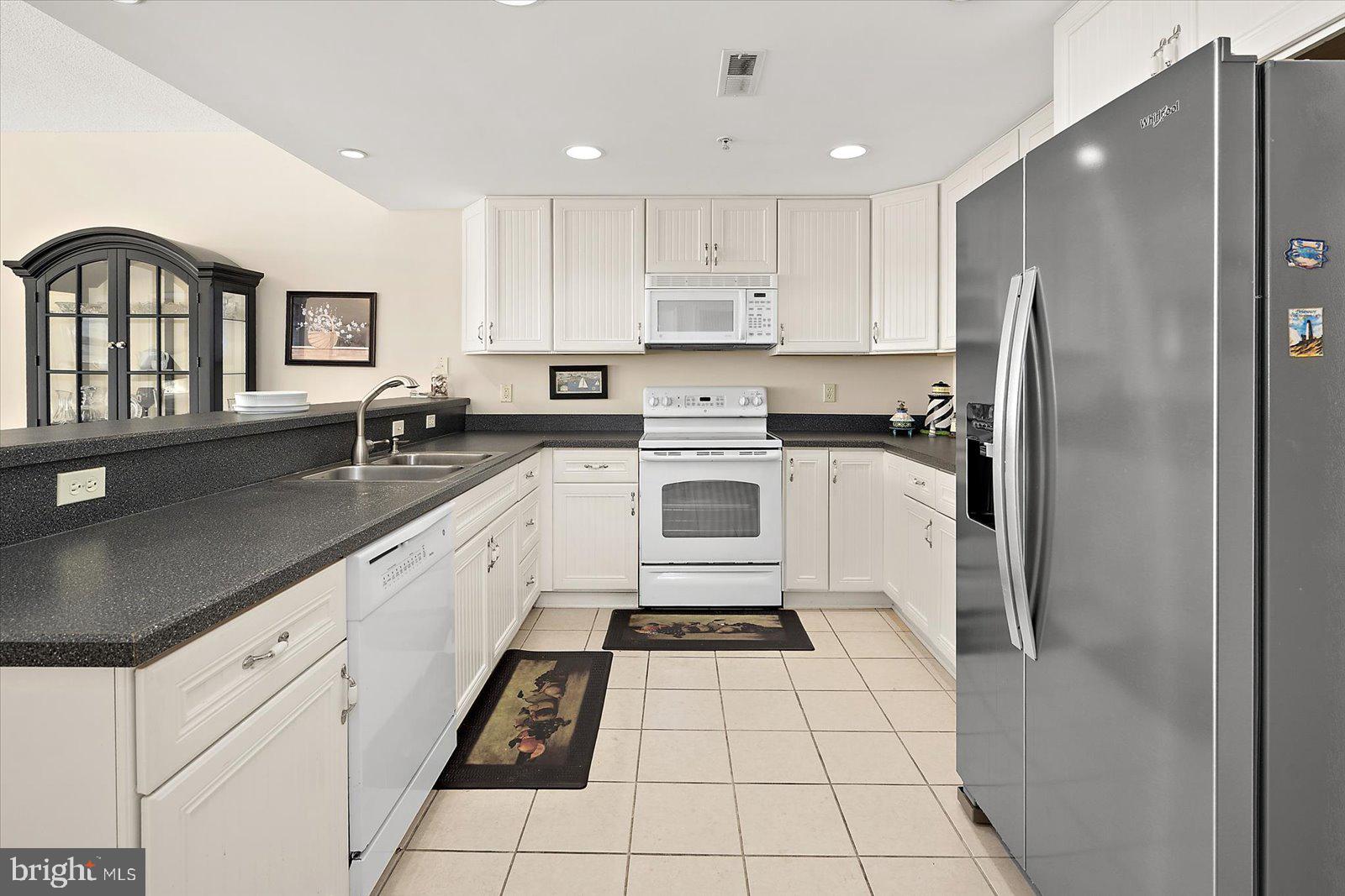 HARBOUR LIGHT CONDOS - Residential