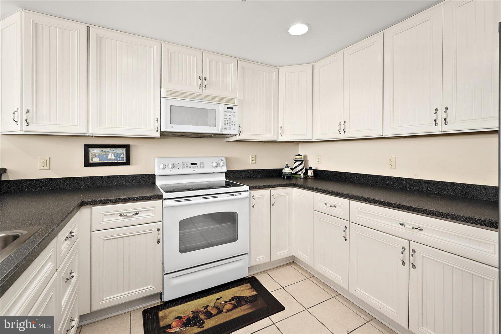 HARBOUR LIGHT CONDOS - Residential