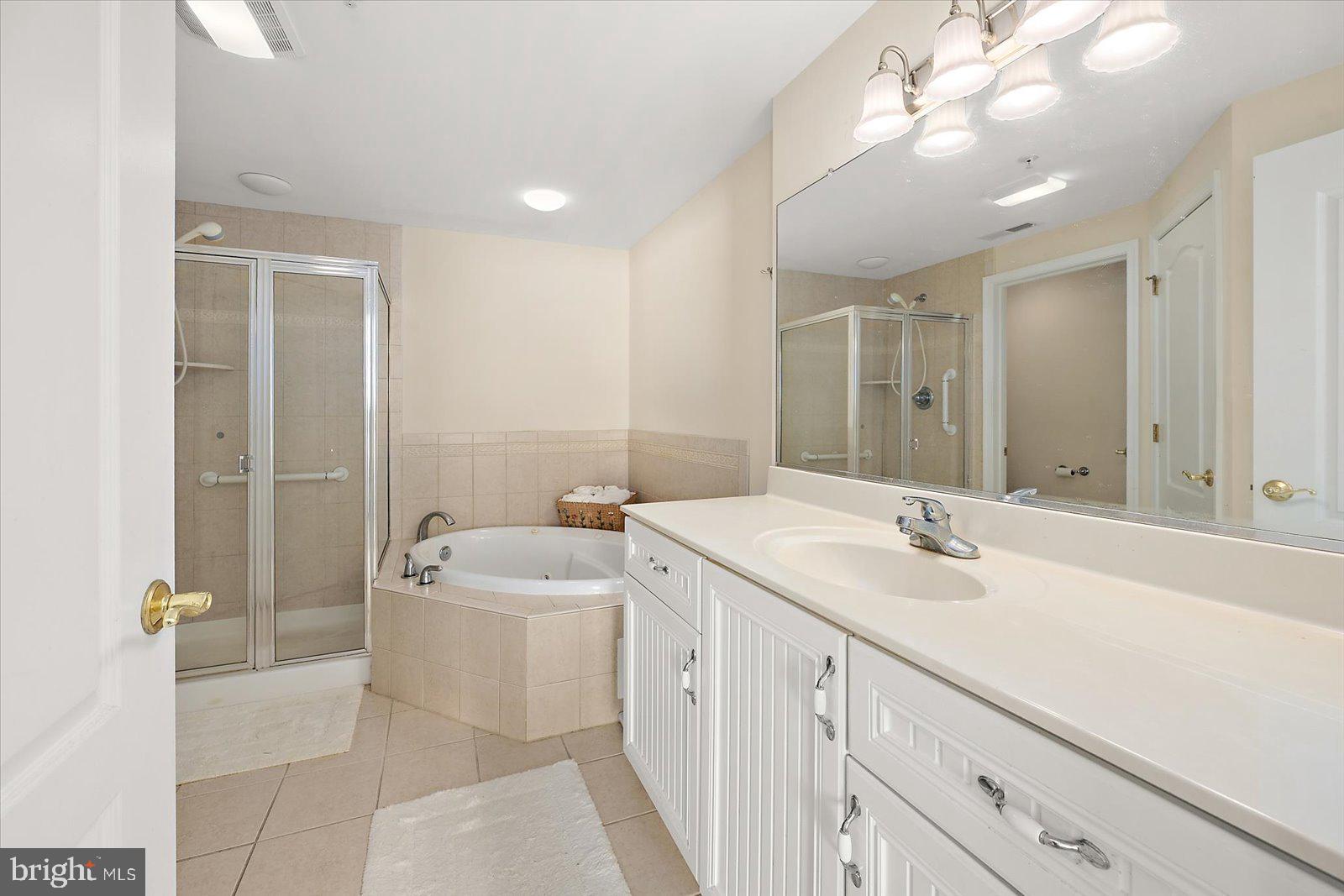 HARBOUR LIGHT CONDOS - Residential