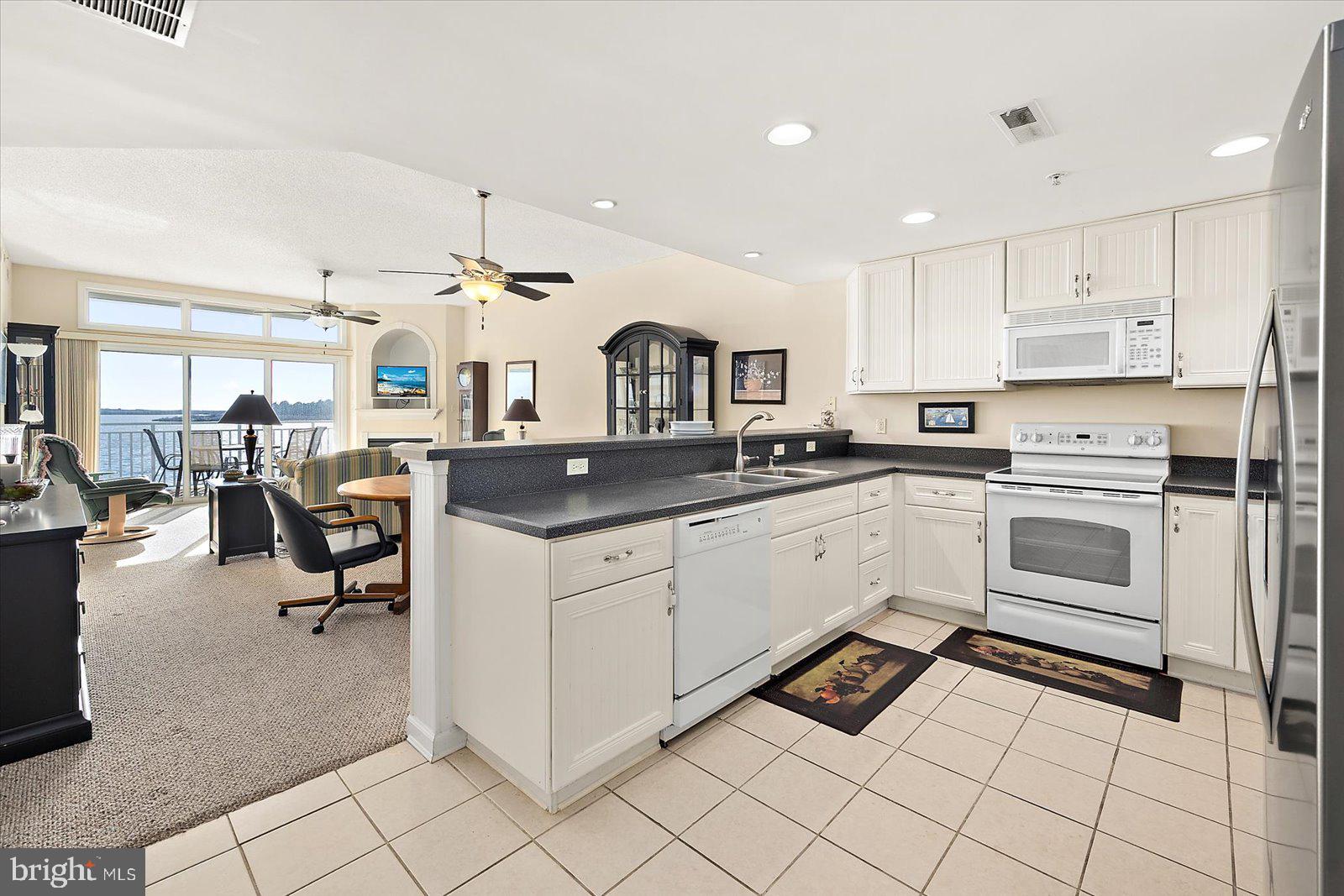 HARBOUR LIGHT CONDOS - Residential