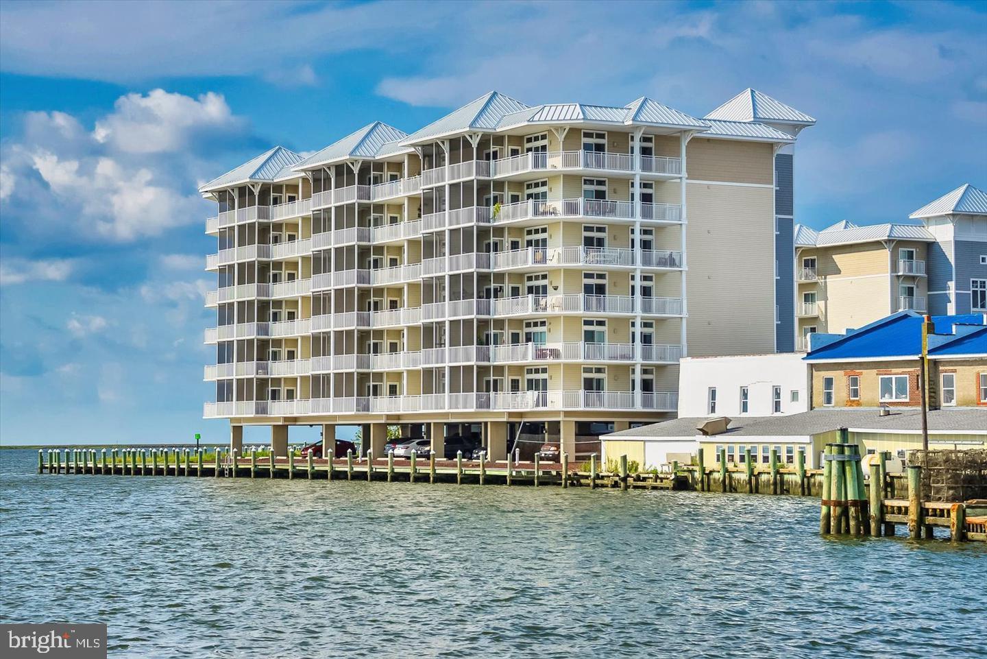 HARBOUR LIGHT CONDOS - Residential