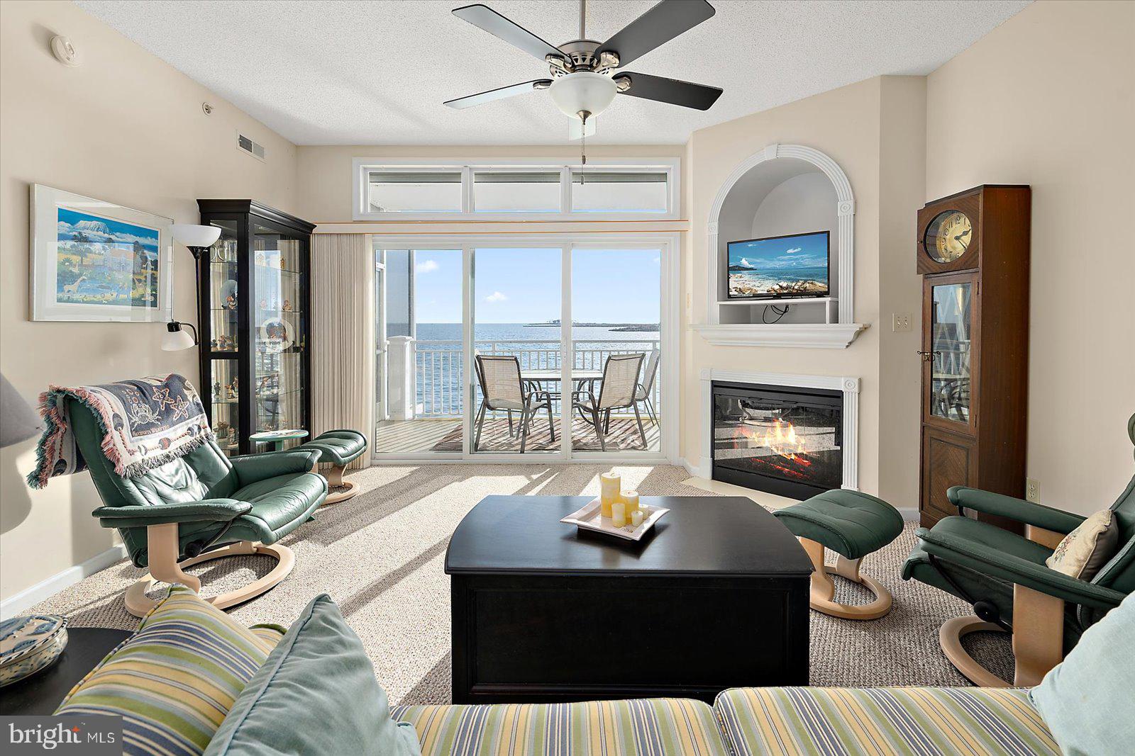 HARBOUR LIGHT CONDOS - Residential